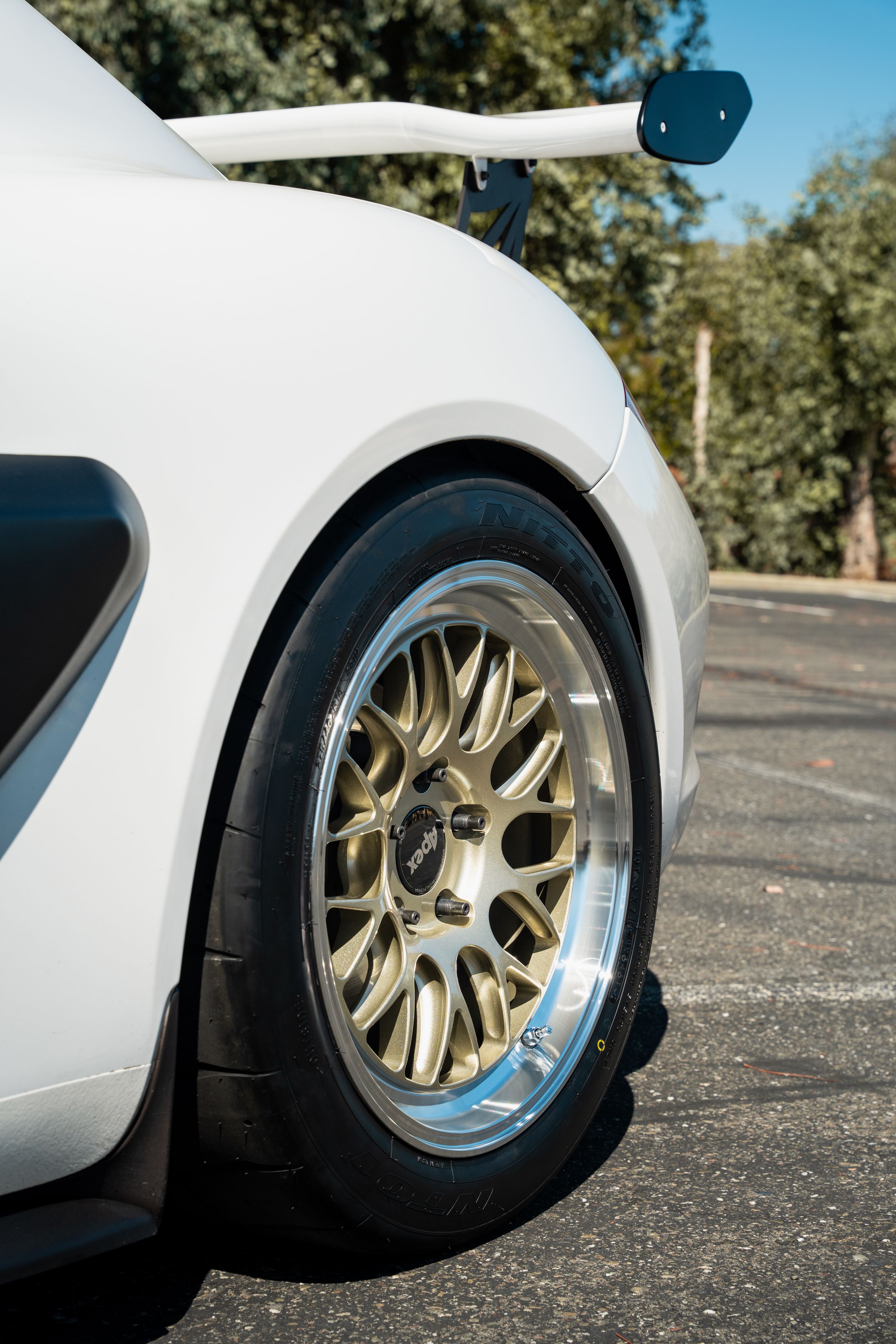 White Porsche 987 Cayman Base with 18" ML-10RT Apex wheels in Machined Lip Gloss Motorsport Gold