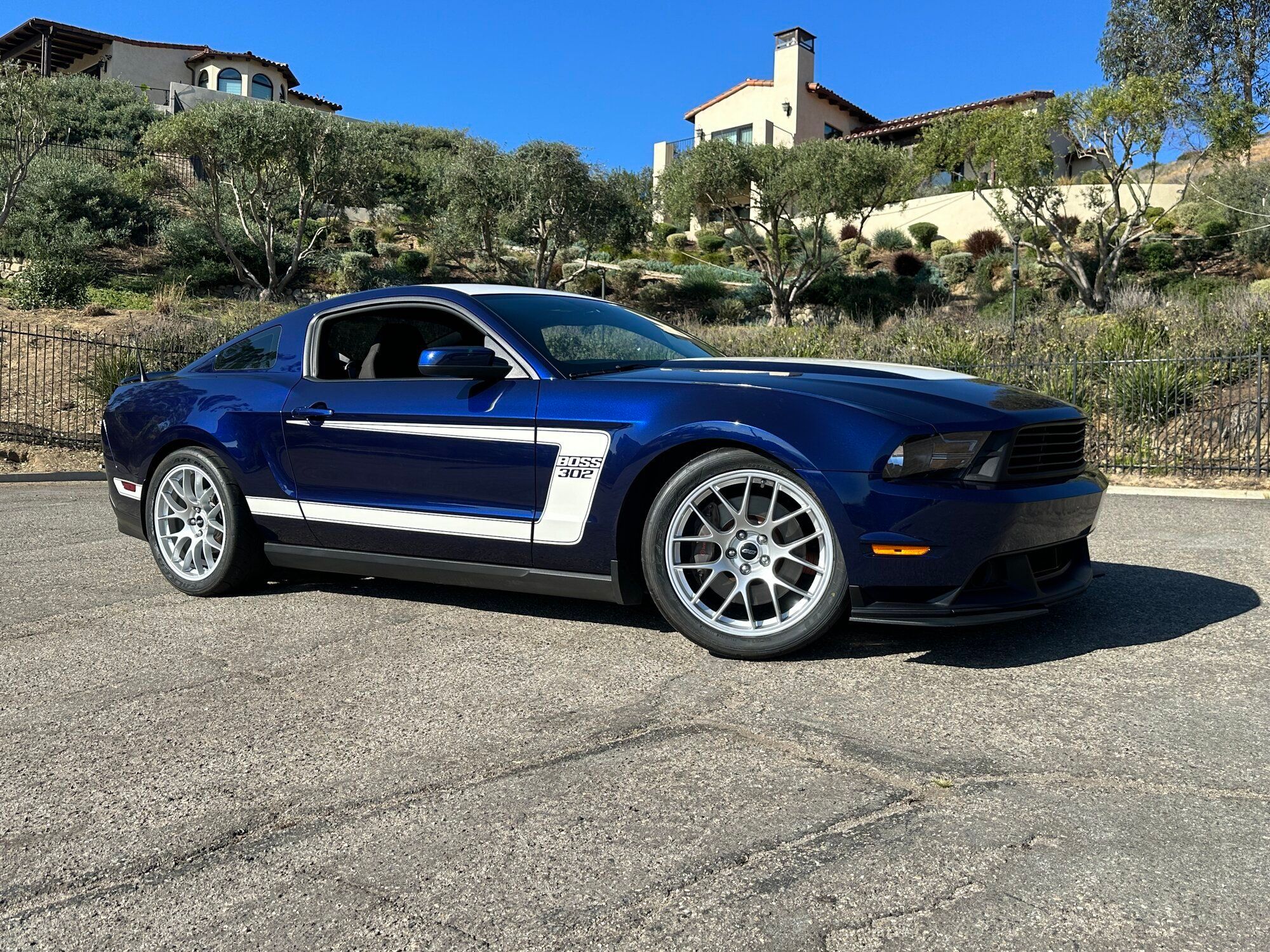 Blue Ford S197 Mustang Boss 302 with 19" EC-7 Apex wheels in Race Silver