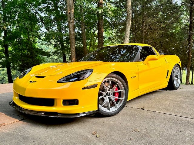 Yellow Chevrolet C6 Corvette Z06 with 18"/19" VS-5RS Apex wheels in Brushed Clear