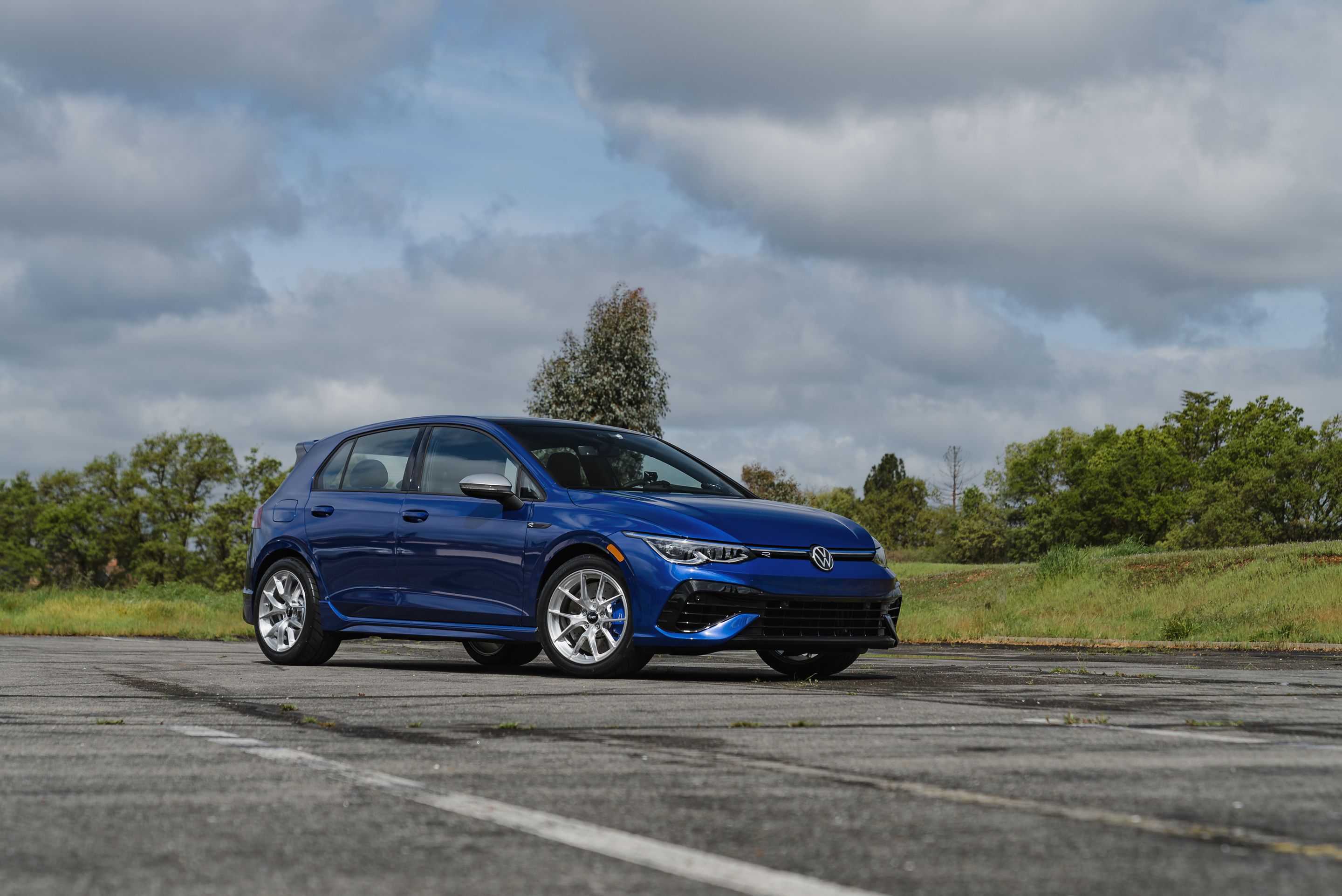 Blue VW MK8 Golf R with 17" VS-5RS Apex wheels in Brushed Clear