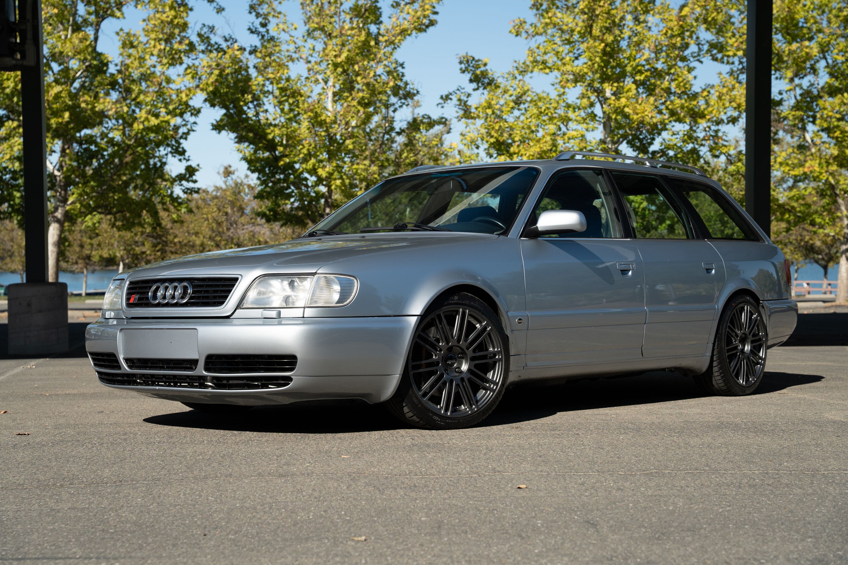 Silver Audi C4 S6 Avant/Wagon with 18" TC-10RT Apex wheels in Anthracite