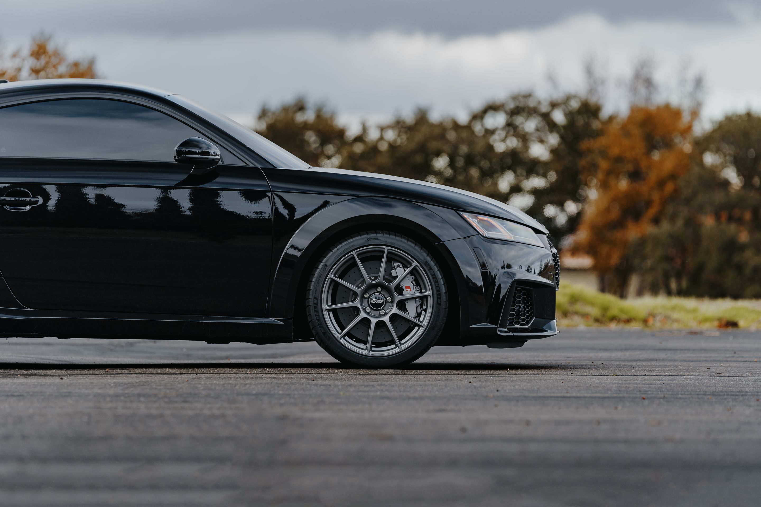 Black Audi FV/8S TT RS with 18" SM-10 Apex wheels in Anthracite