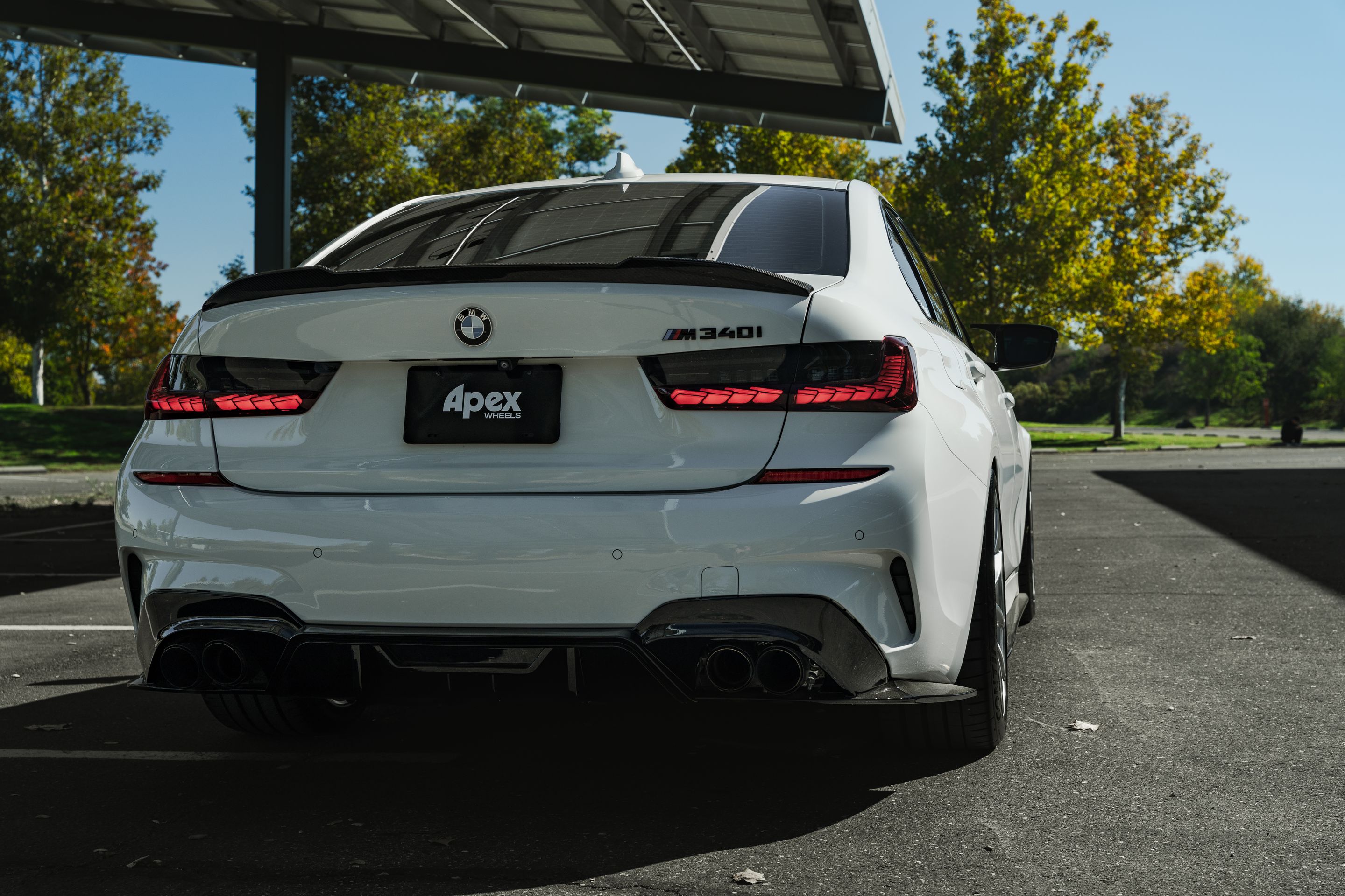 White BMW G20 Sedan 3 Series with 19" VS-5RS Apex wheels in Brushed Clear