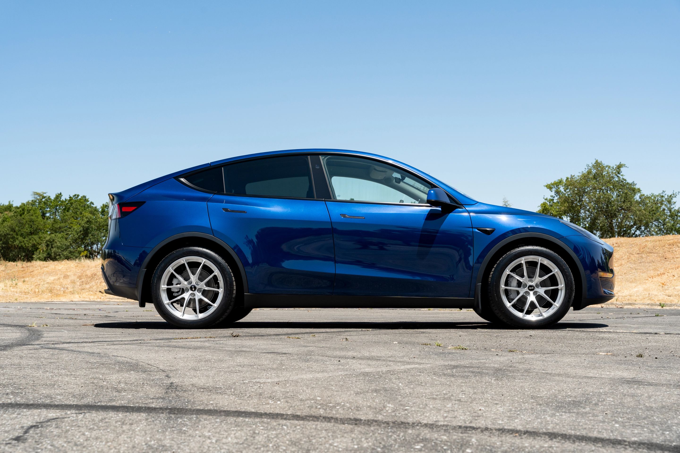 Blue Tesla Model Y RWD/AWD with 20" VS-5RX Apex wheels in Brushed Clear