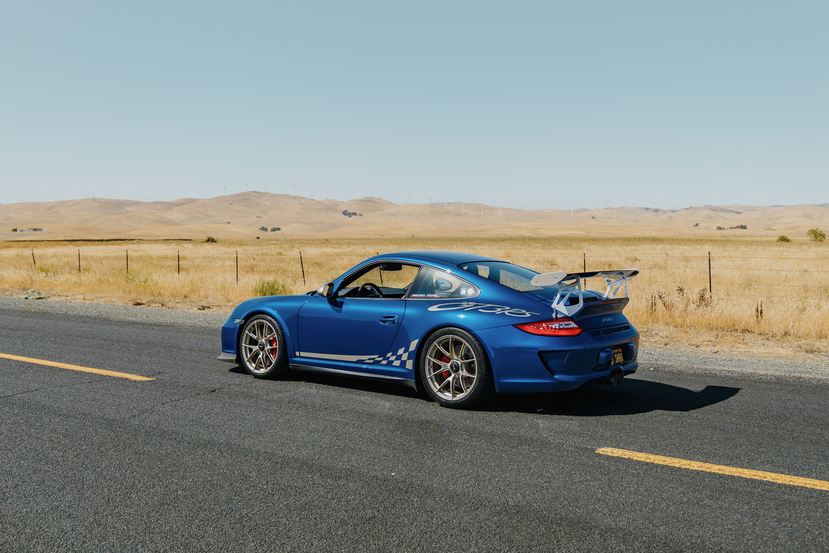 Blue Porsche 911 997 GT3 RS with 19" VS-5RS Apex wheels in Motorsport Gold