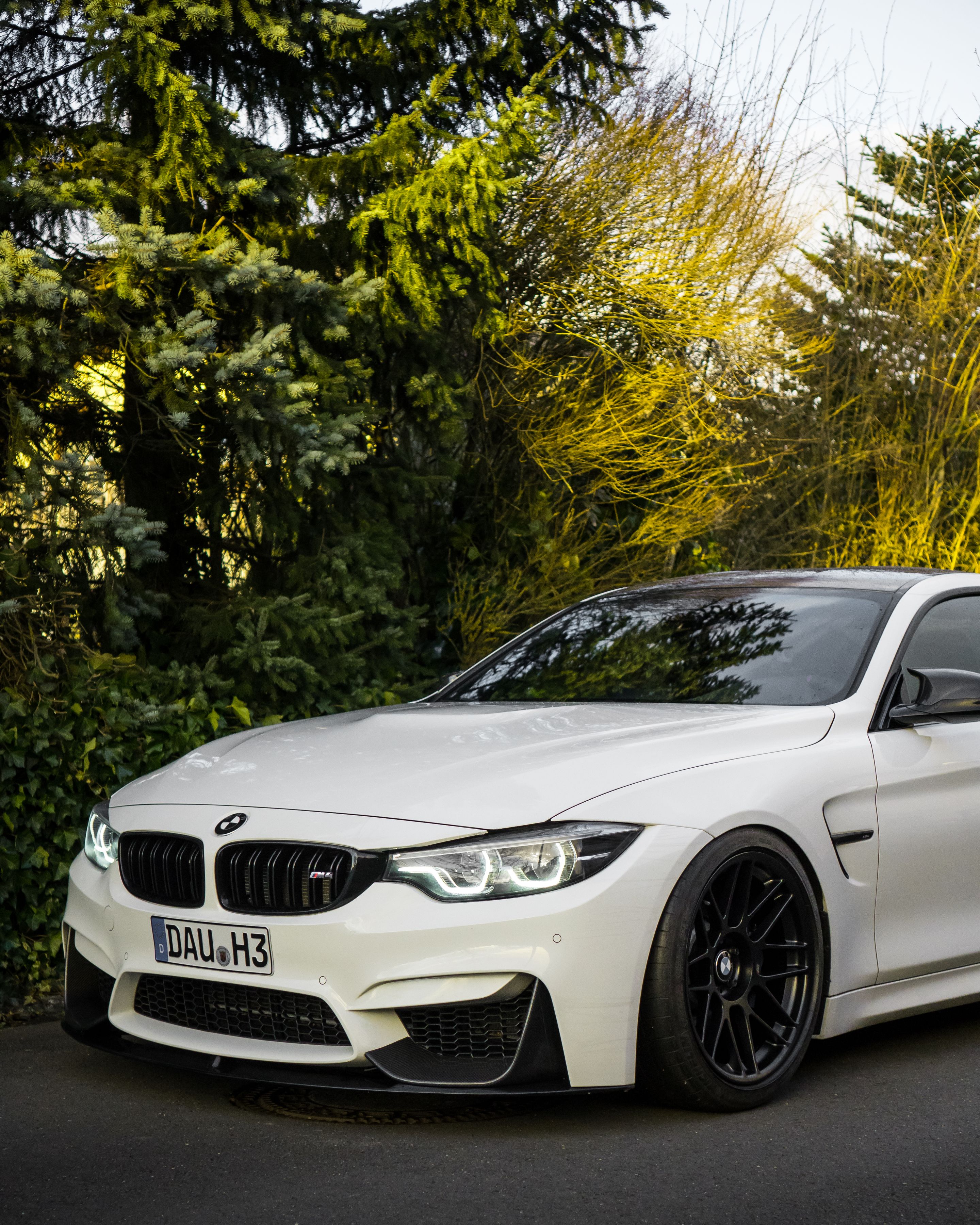 White BMW F82 Coupe M4 with 19" ARC-8 Apex wheels in Satin Black