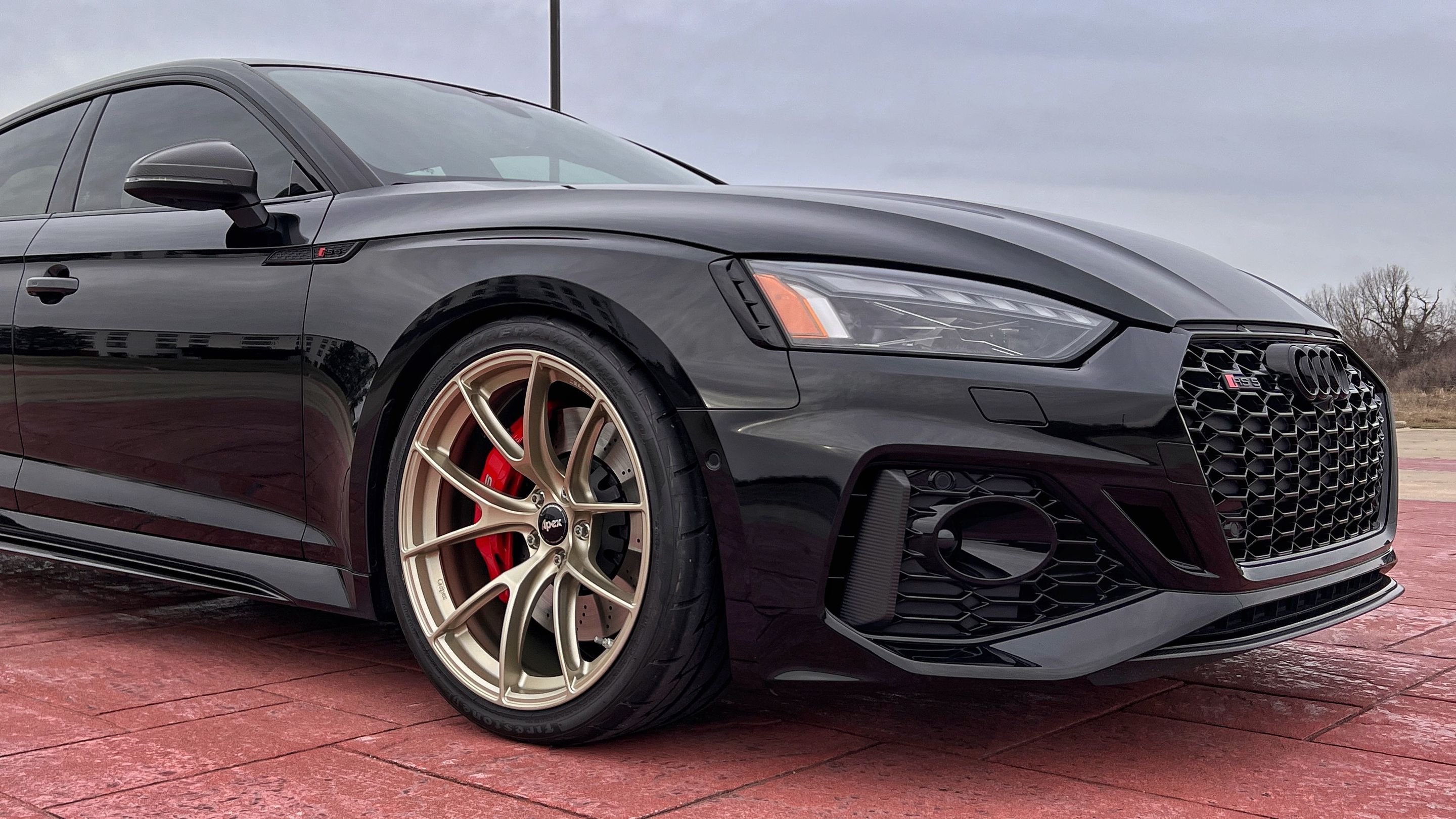 Black Audi B9 RS 5 Sportback with 20" VS-5RS Apex wheels in Motorsport Gold