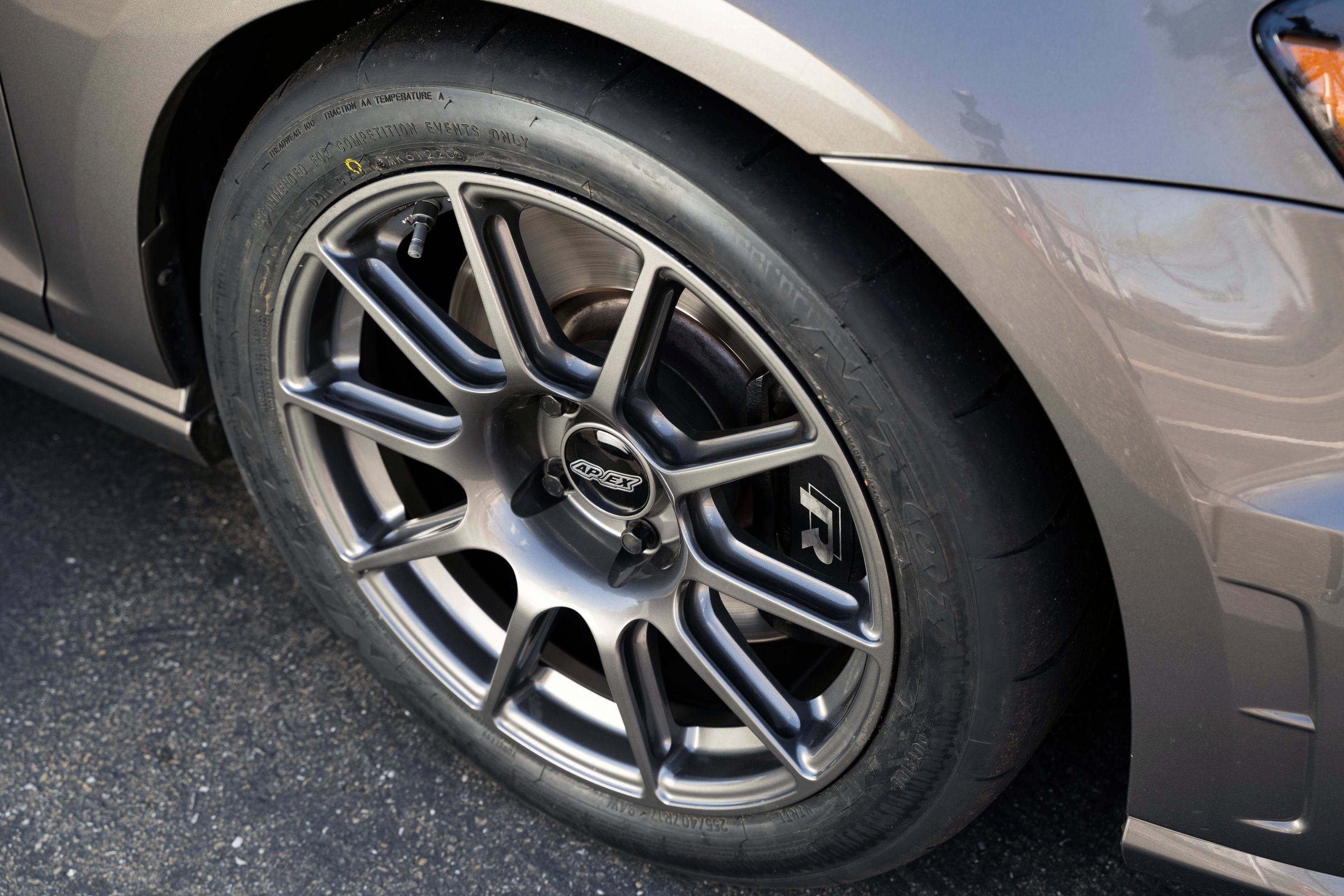 Grey VW MK7 Golf R with 17" SM-10 Apex wheels in Anthracite