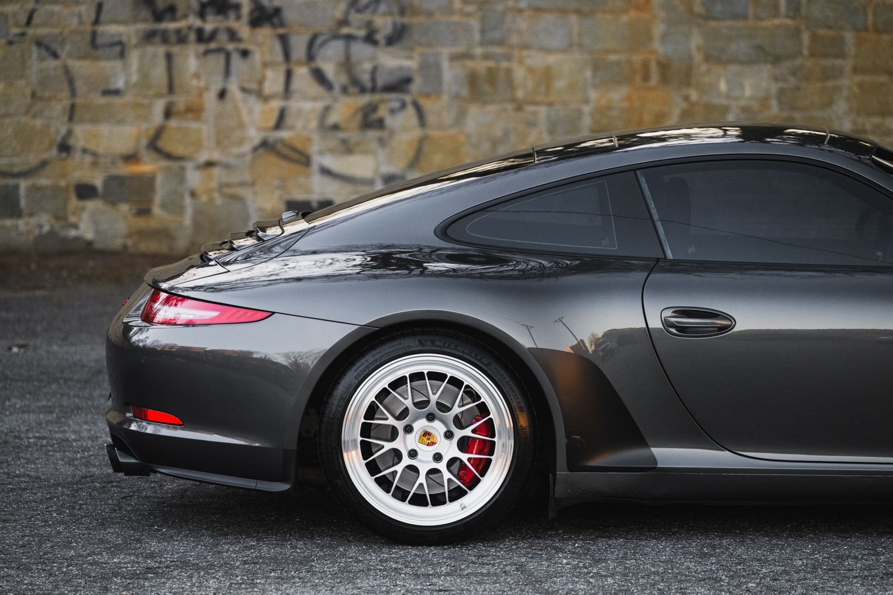 Grey Porsche 911 991.1 Carrera S with 19" ML-10RT Apex wheels in Machined Lip Race Silver