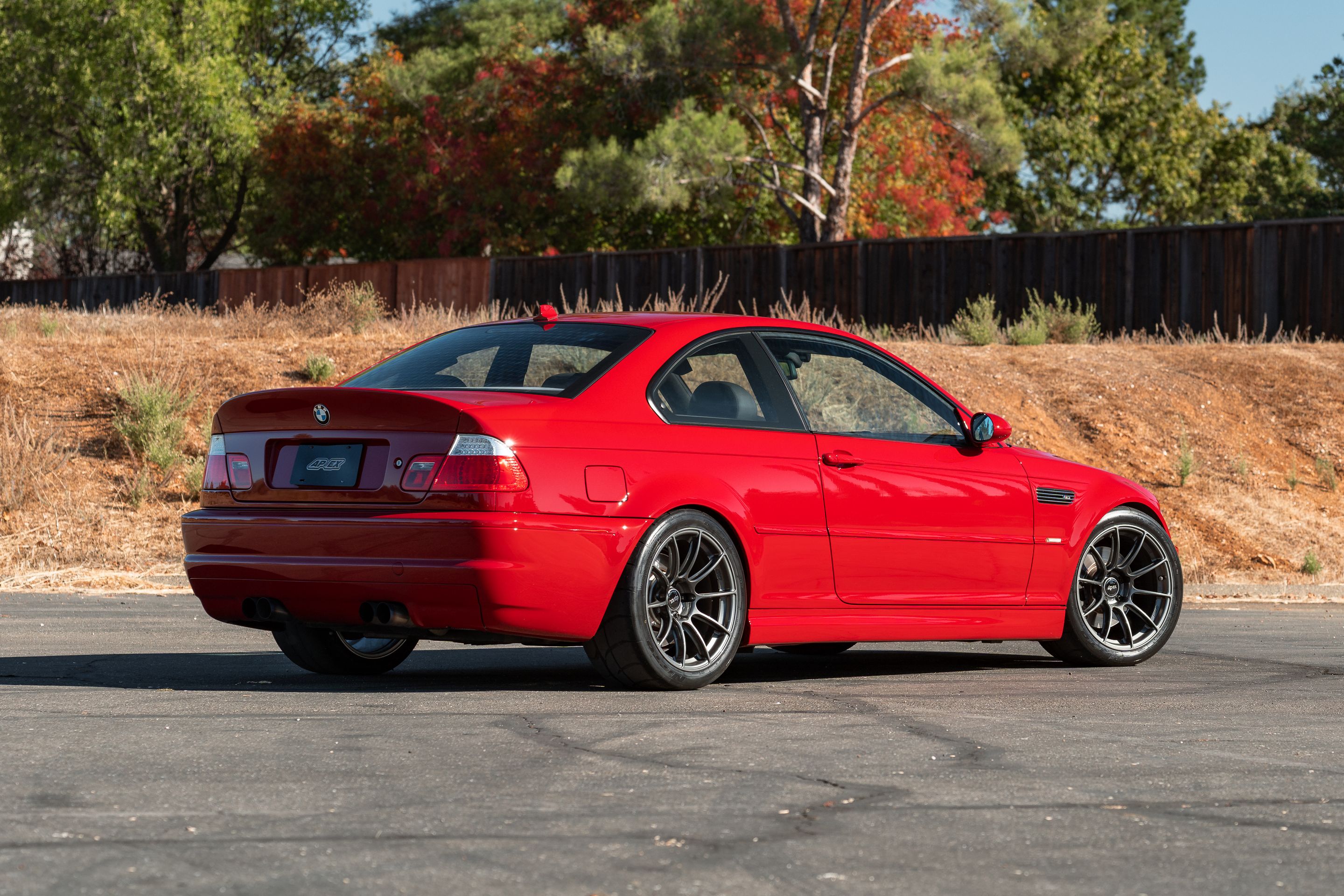 Red BMW E46 M3 with 18" SM-10RS Apex wheels in Anthracite