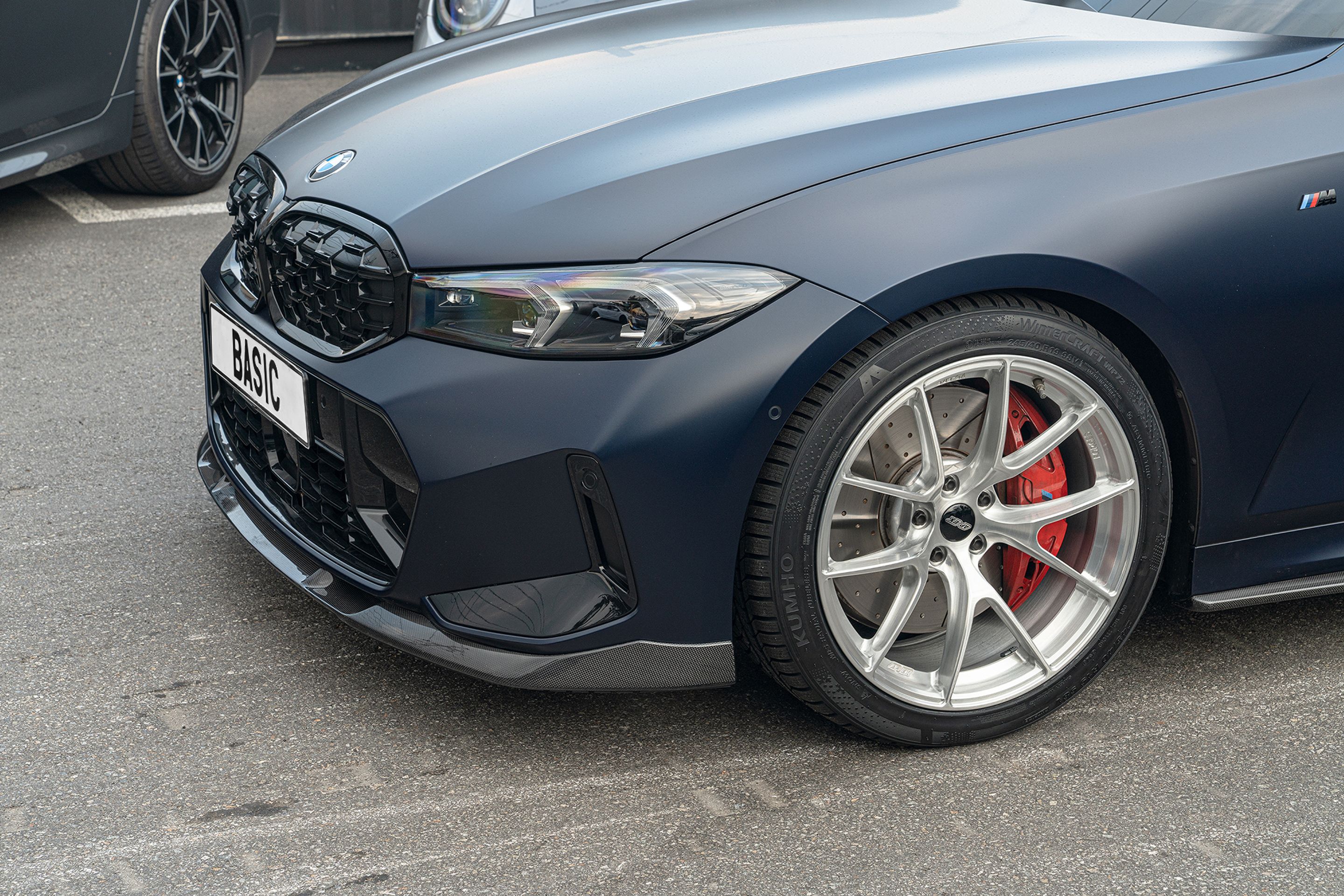 Grey BMW G21 Wagon 3 Series with 19" VS-5RS Apex wheels in Brushed Clear
