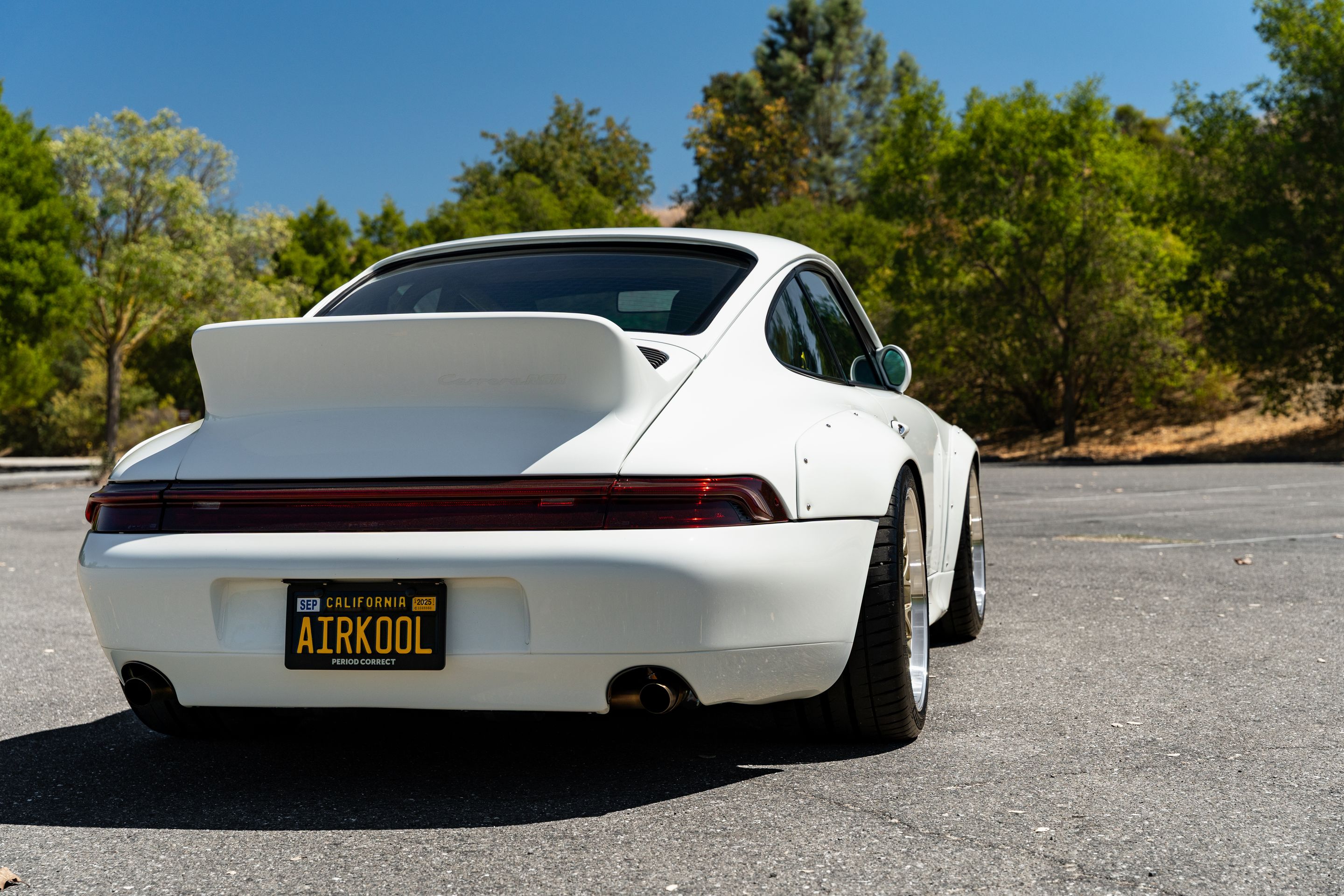 White Porsche 911 993 Carrera with 18" ML-10RT Apex wheels in Machined Lip Gloss Motorsport Gold