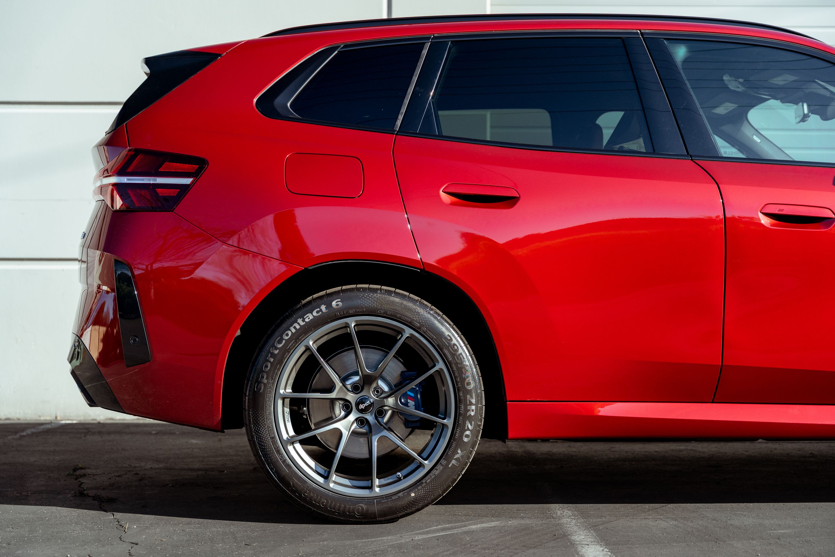 Red BMW G45 X3 with 20" VS-5RX Apex wheels in Anthracite