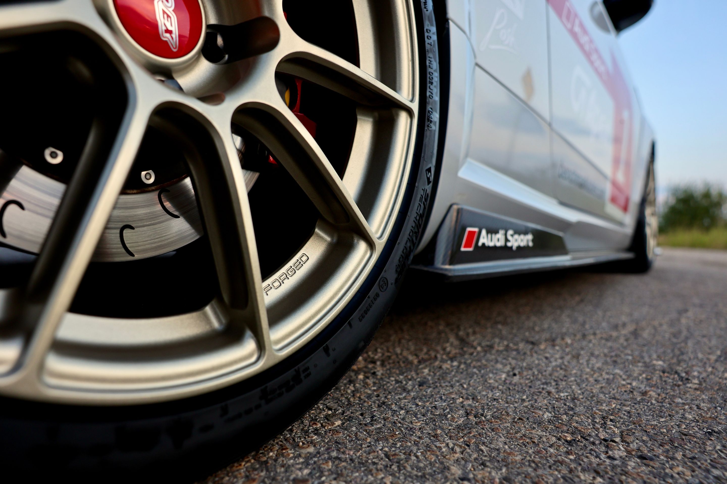 White Audi FV/8S TT RS with 18" SM-10RS Apex wheels in Motorsport Gold
