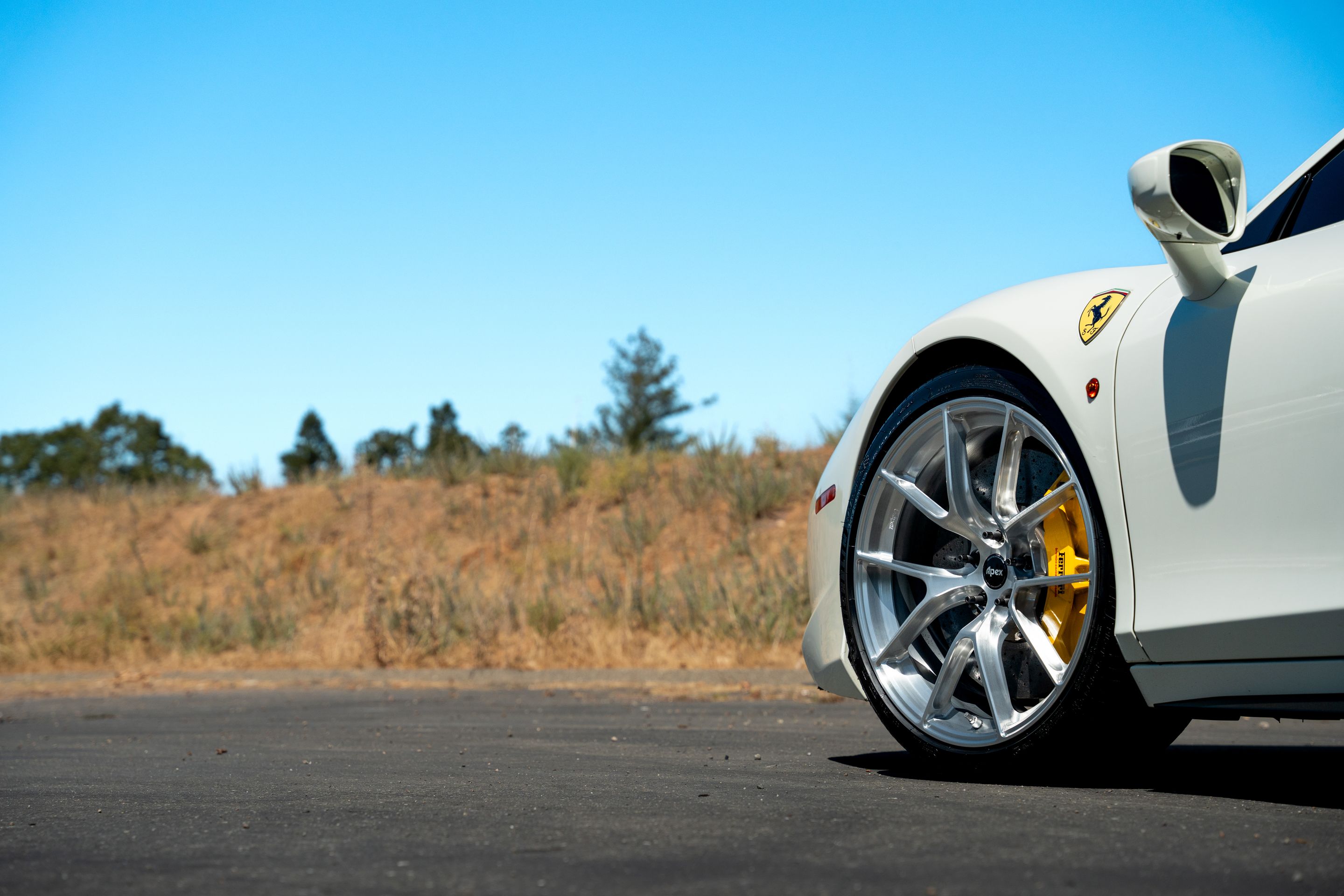 White Ferrari 458 Italia with 20" VS-5RS Apex wheels in Brushed Clear