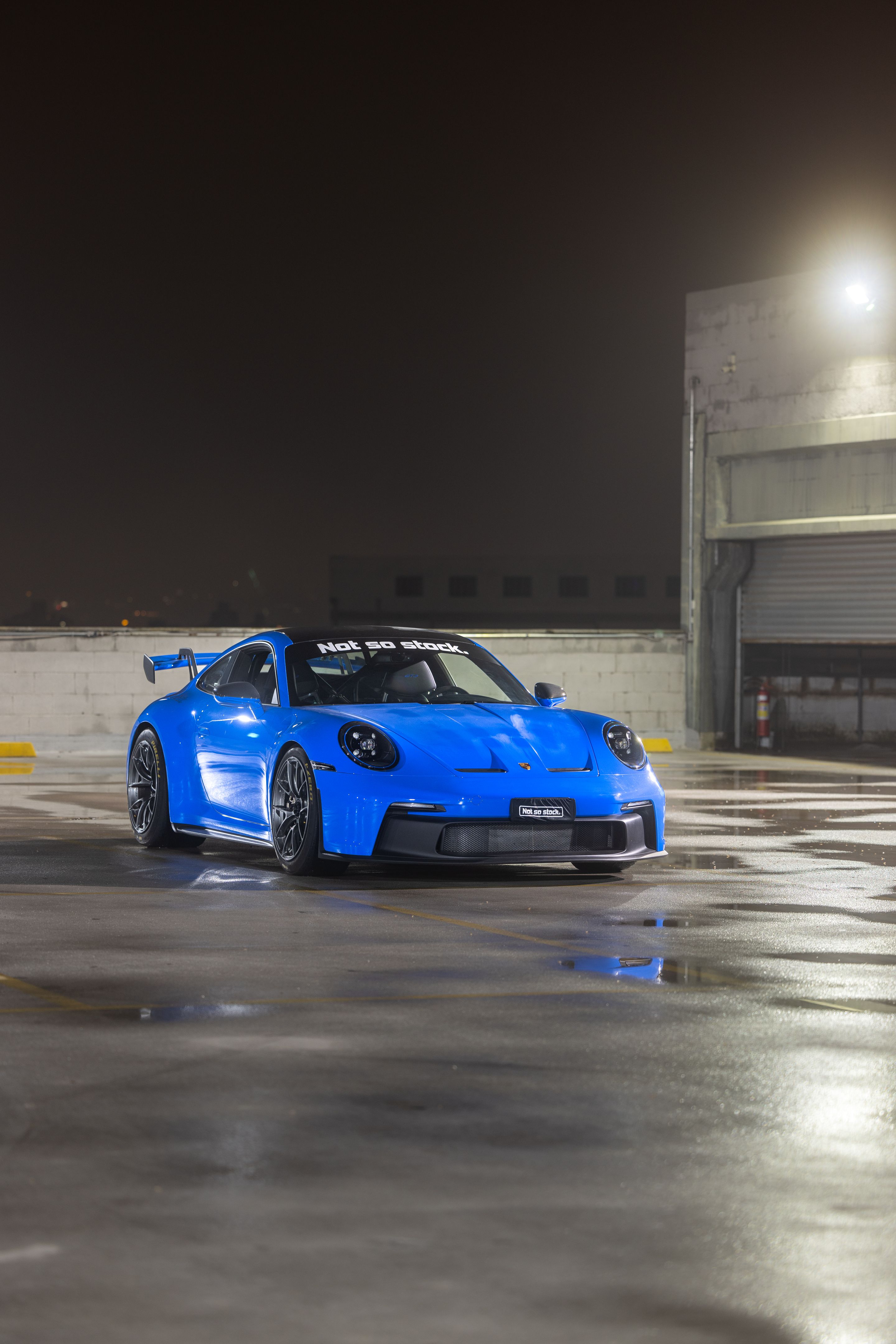Blue Porsche 911 992.1 GT3 with 19" VS-5RS Apex wheels in Anthracite