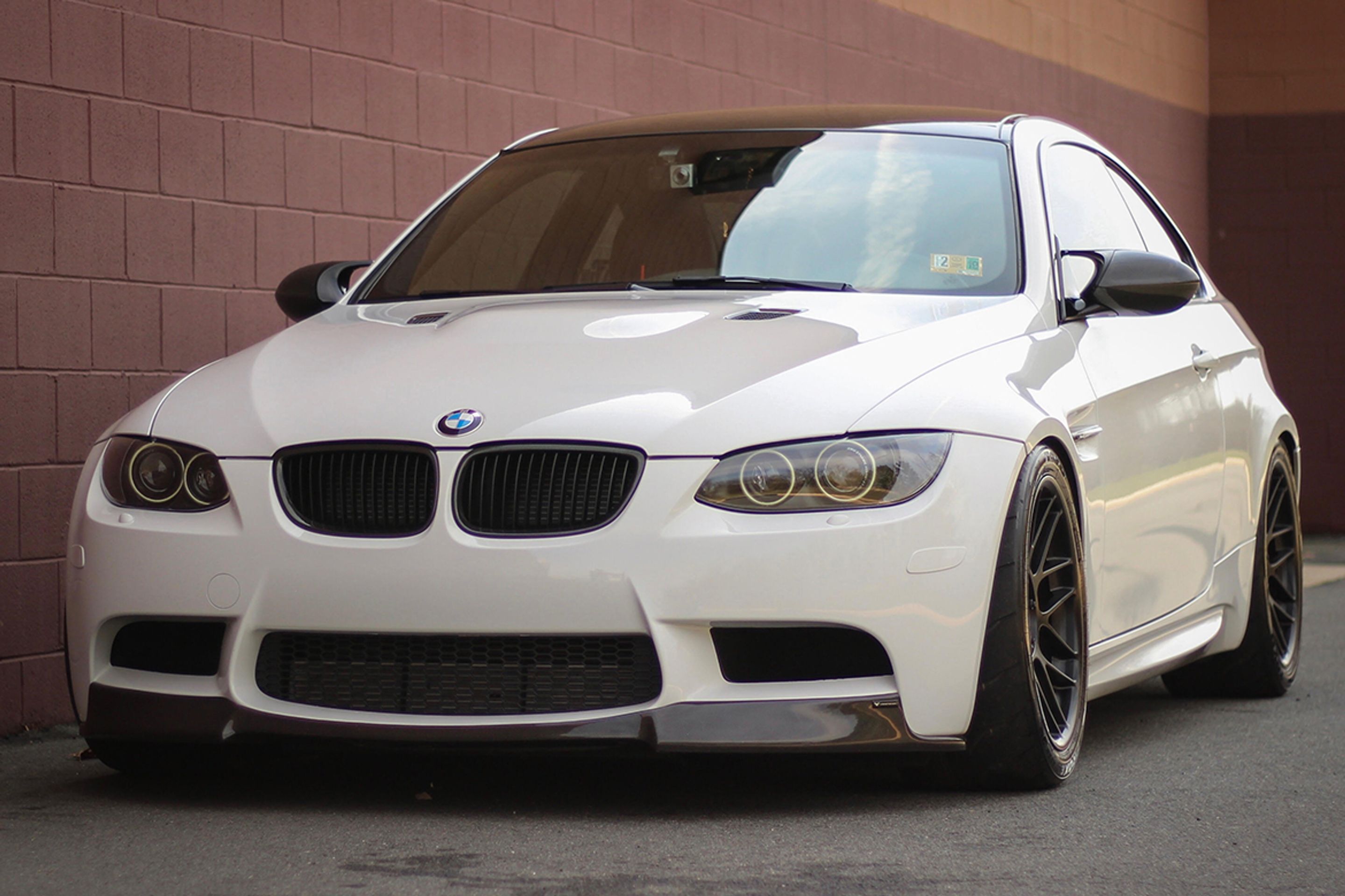 White BMW E92 Coupe M3 with 18" ARC-8 Apex wheels in Satin Black