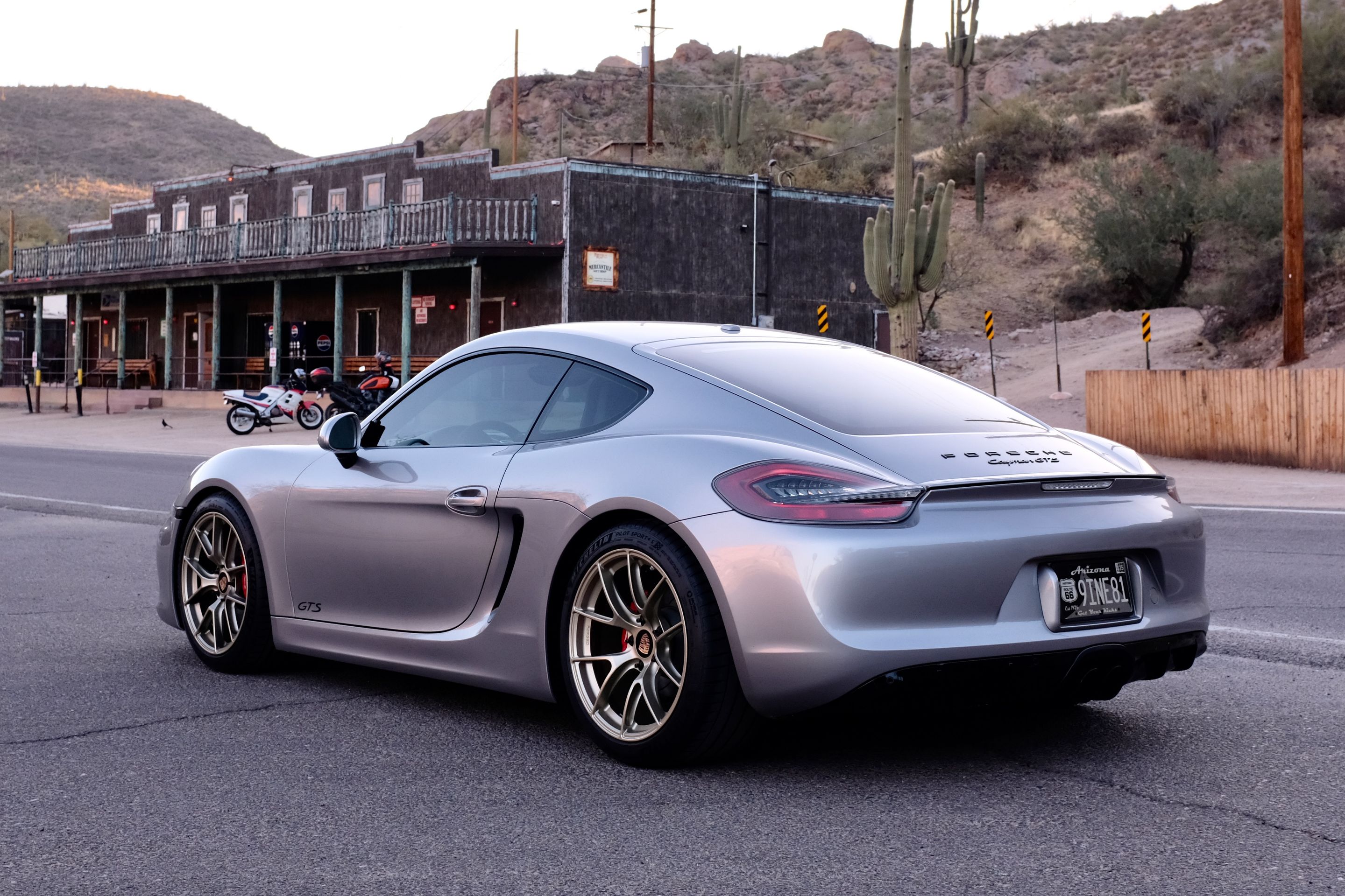 Silver Porsche 981 Cayman GTS with 19" VS-5RS Apex wheels in Motorsport Gold
