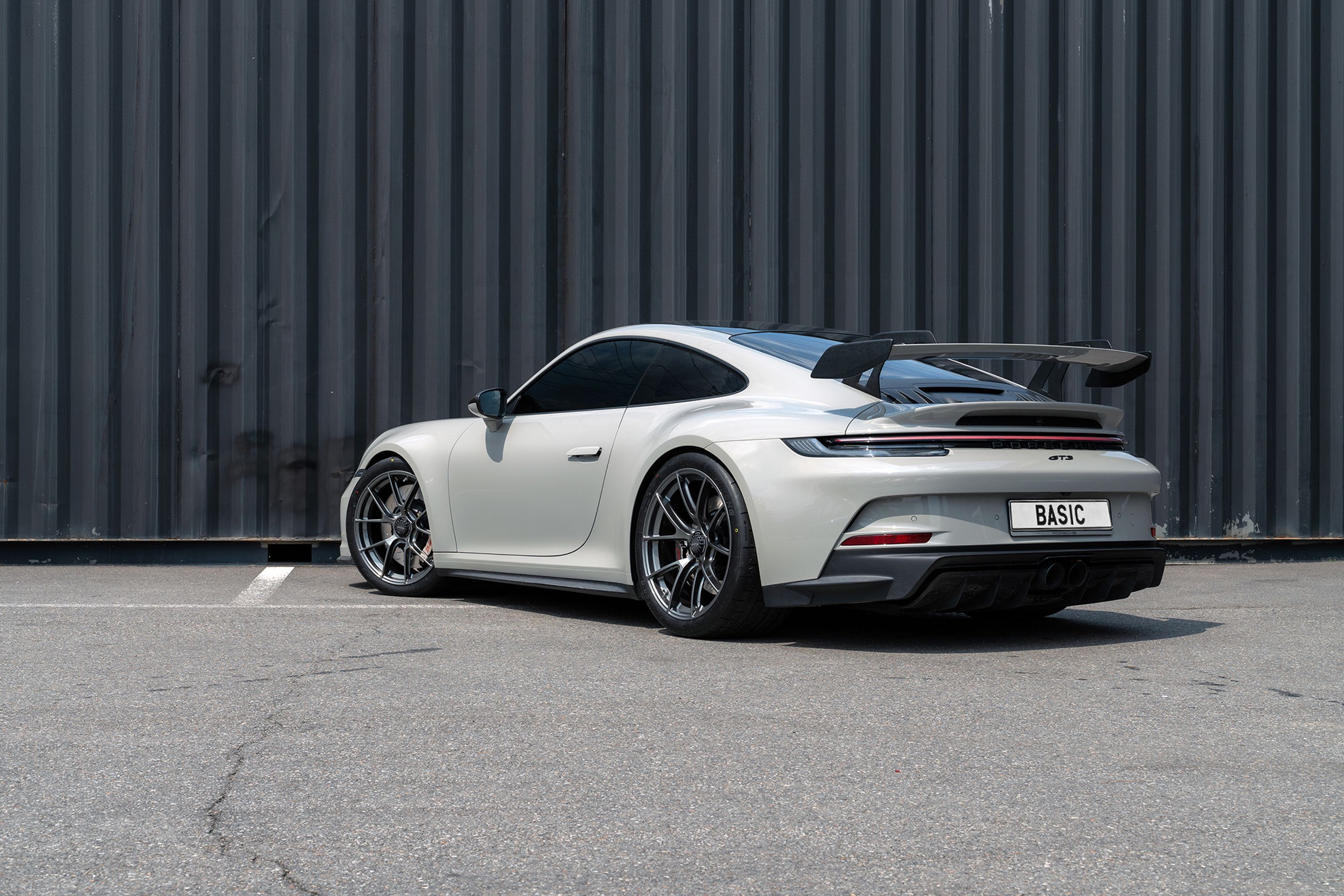 Grey Porsche 911 992.1 GT3 with 20"/21" VS-5RS Apex wheels in Anthracite