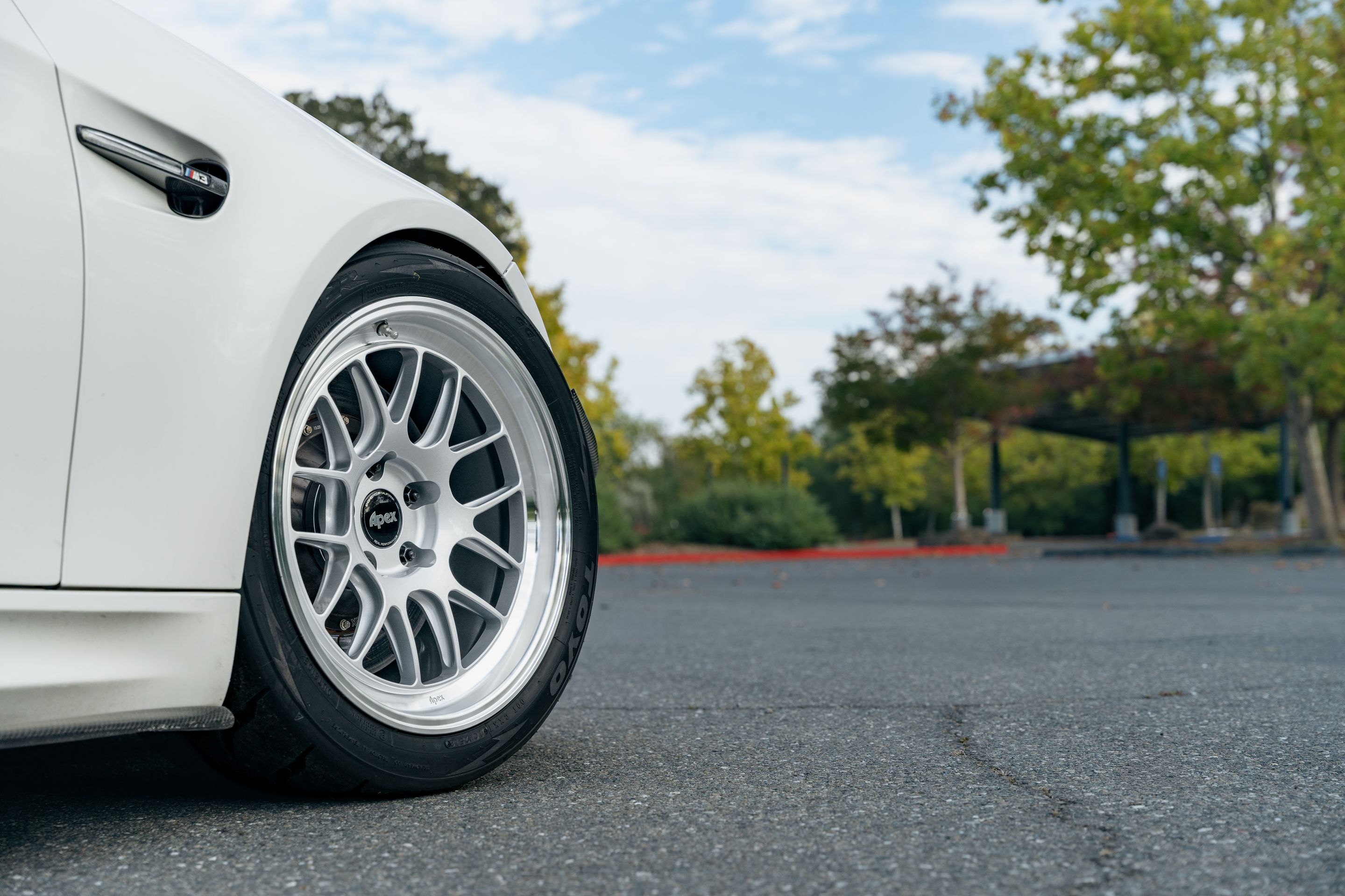White BMW E92 Coupe M3 with 18" ML-7RT Apex wheels in Machined Lip Race Silver