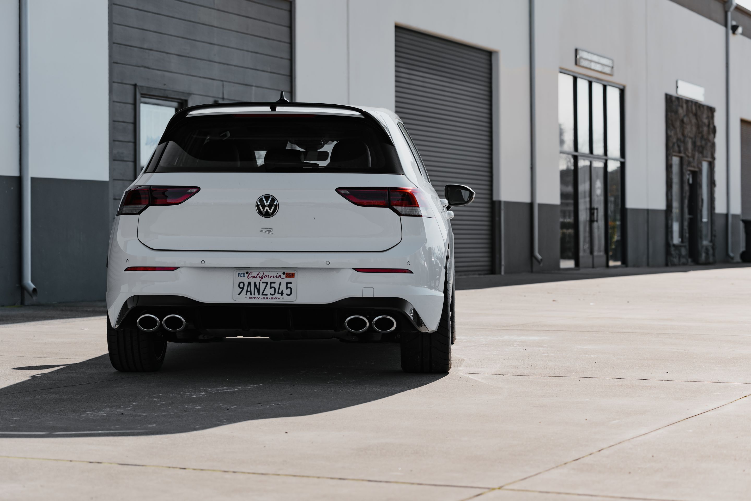 White VW MK8 Golf R with 17" VS-5RS Apex wheels in Brushed Clear