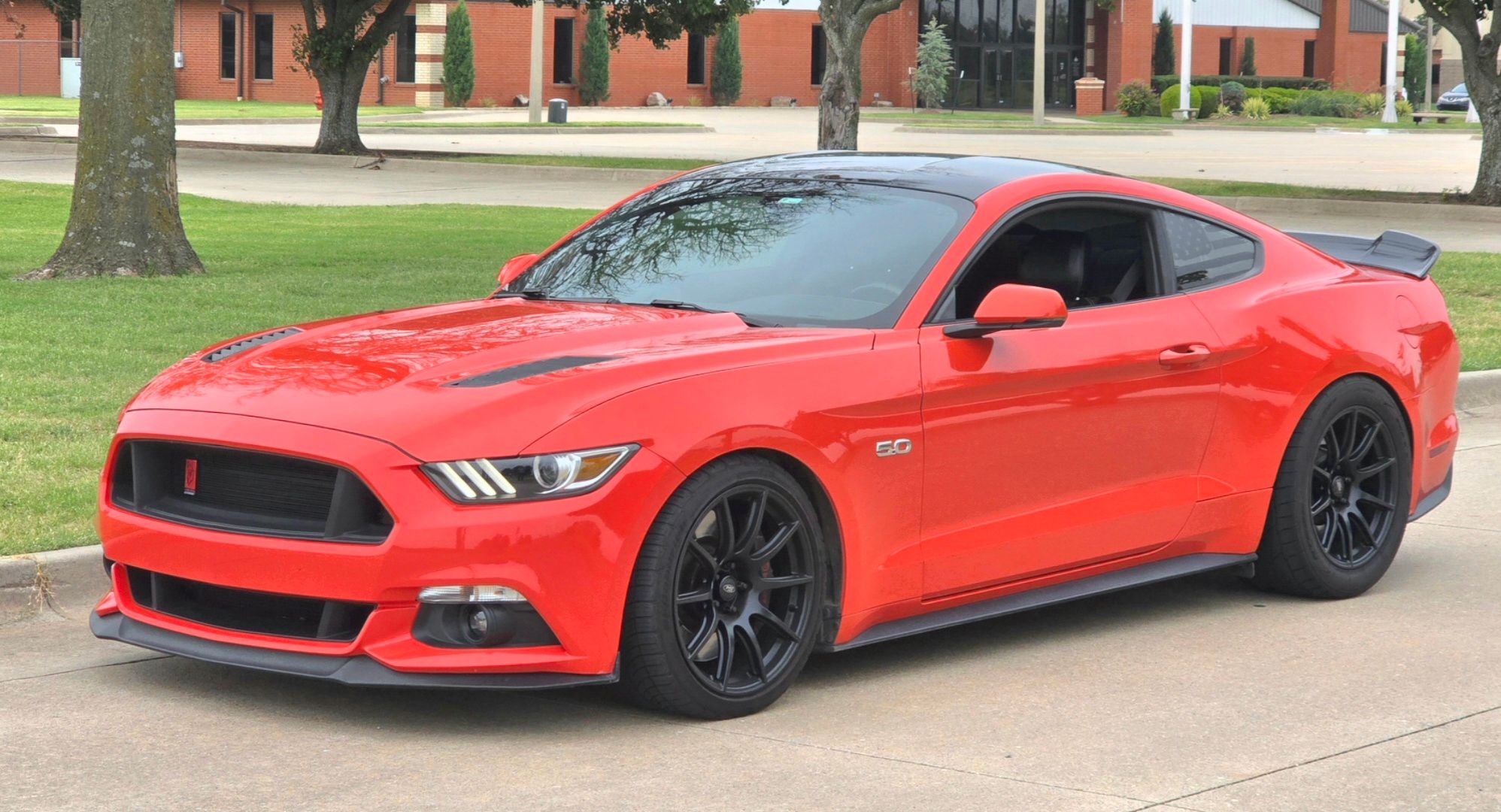 Red Ford Mustang - SM-10 in Satin Black