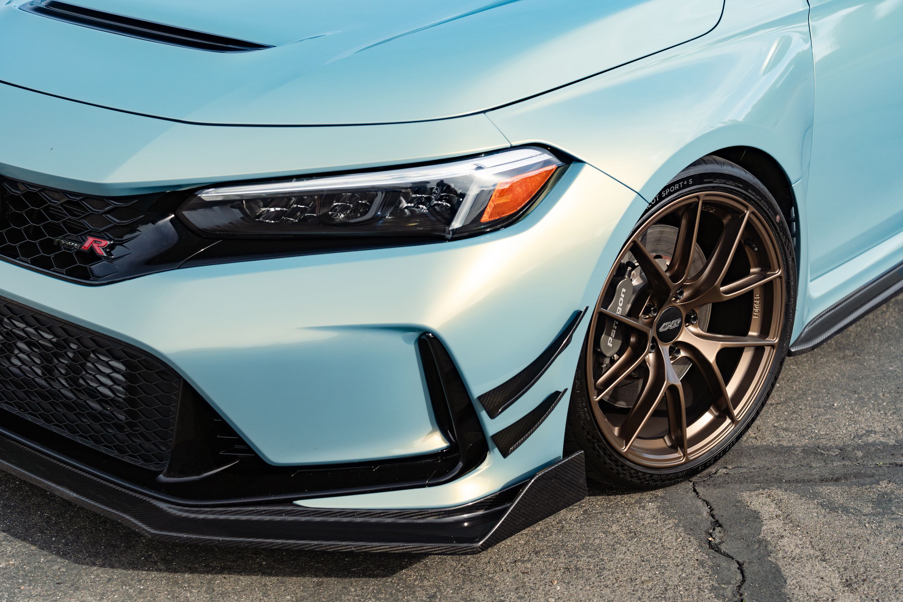 Blue Honda FL5 Civic Type-R with 19" VS-5RS Apex wheels in Satin Bronze