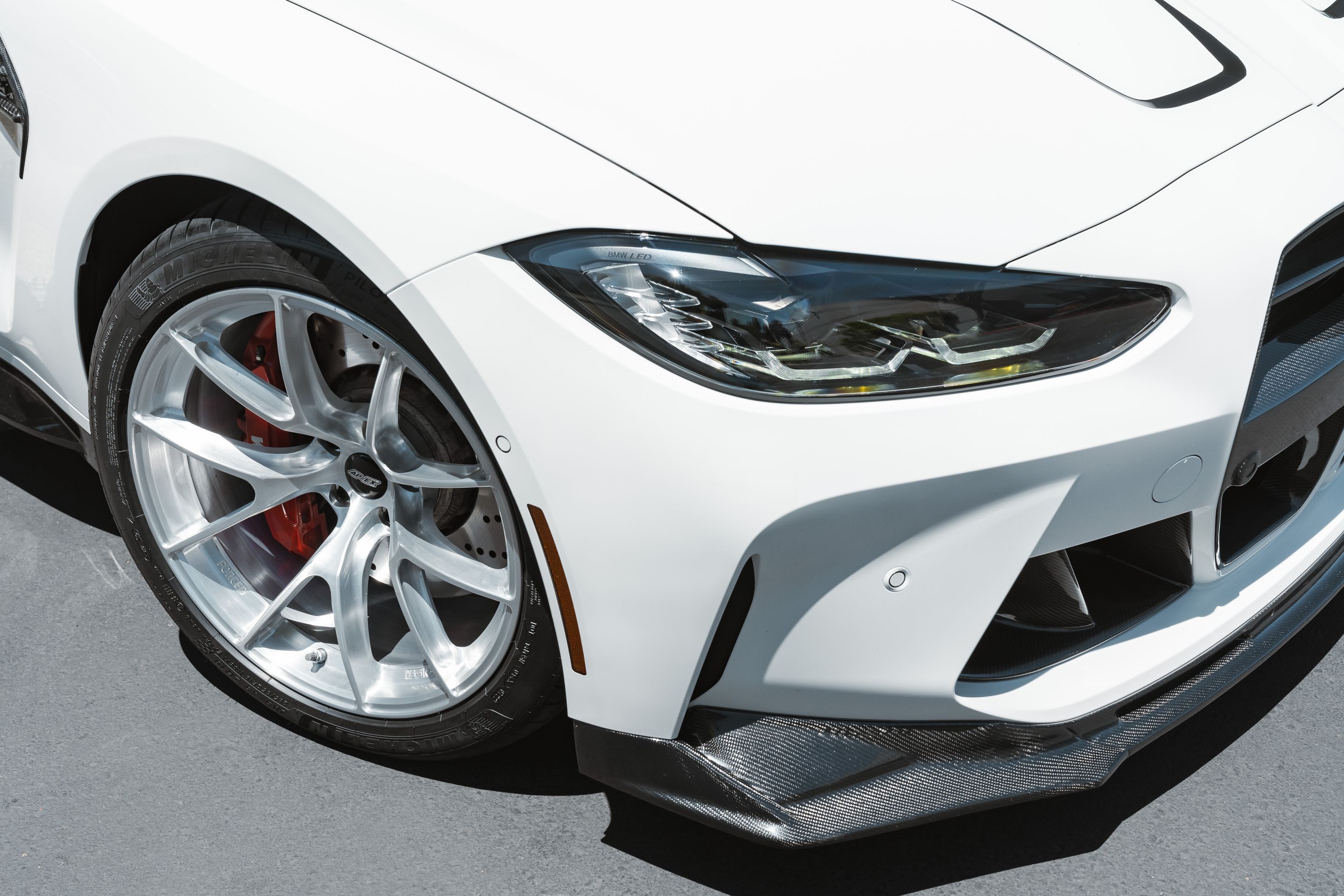 White BMW G82 Coupe M4 with 19" VS-5RS Apex wheels in Brushed Clear