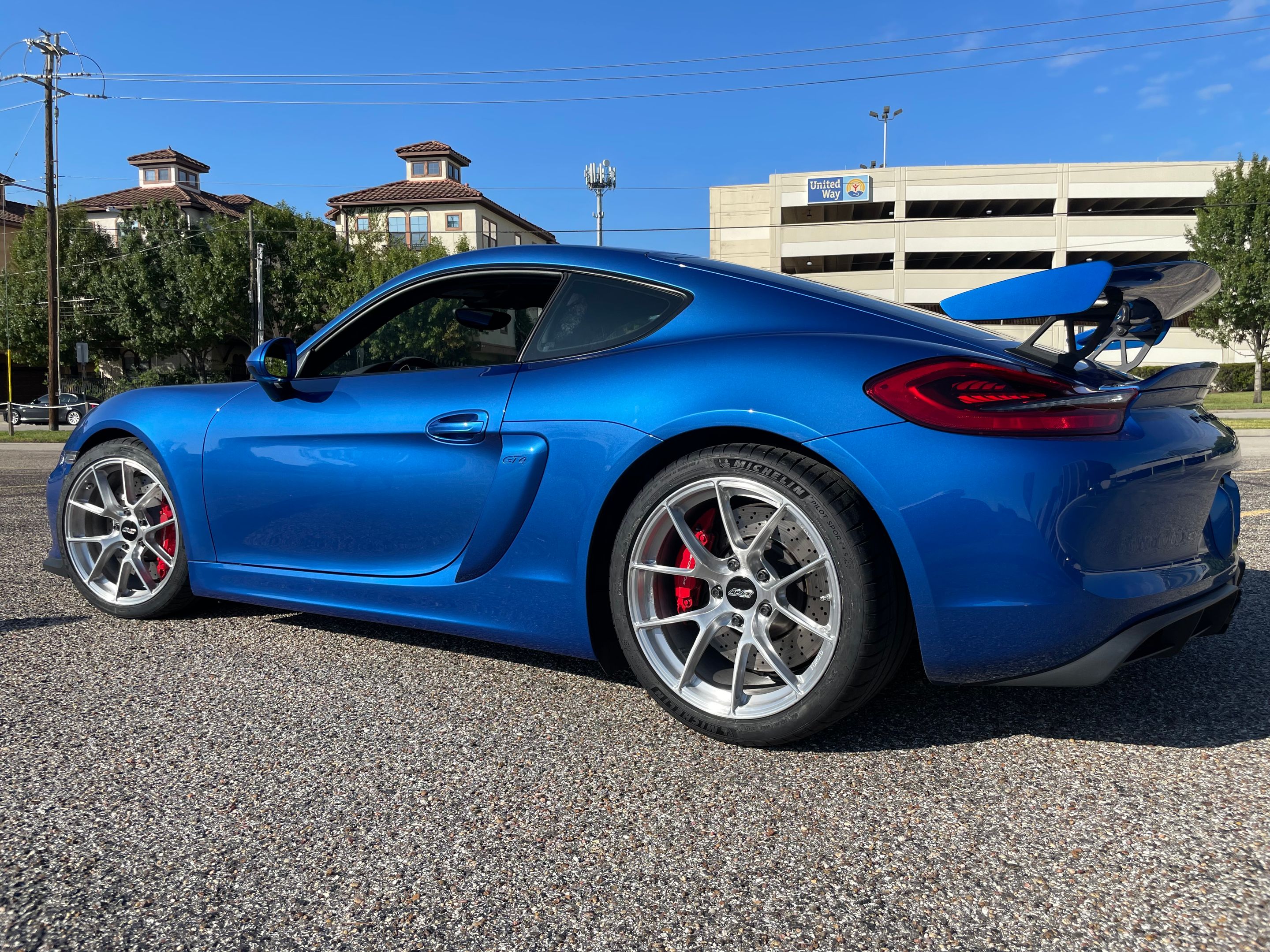Blue Porsche 981 Cayman GT4 with 20" VS-5RS Apex wheels in Brushed Clear