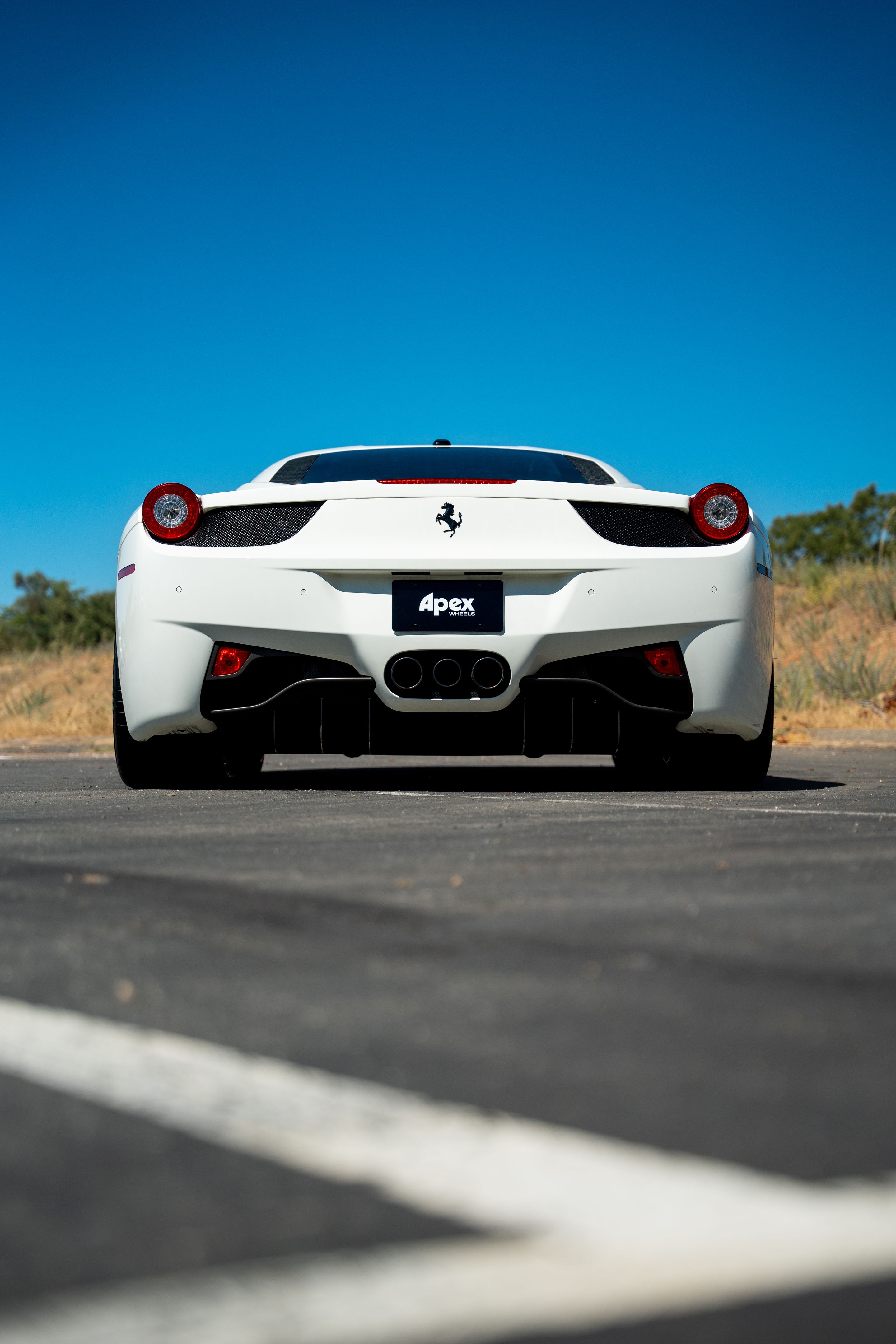White Ferrari 458 Italia with 20" VS-5RS Apex wheels in Brushed Clear