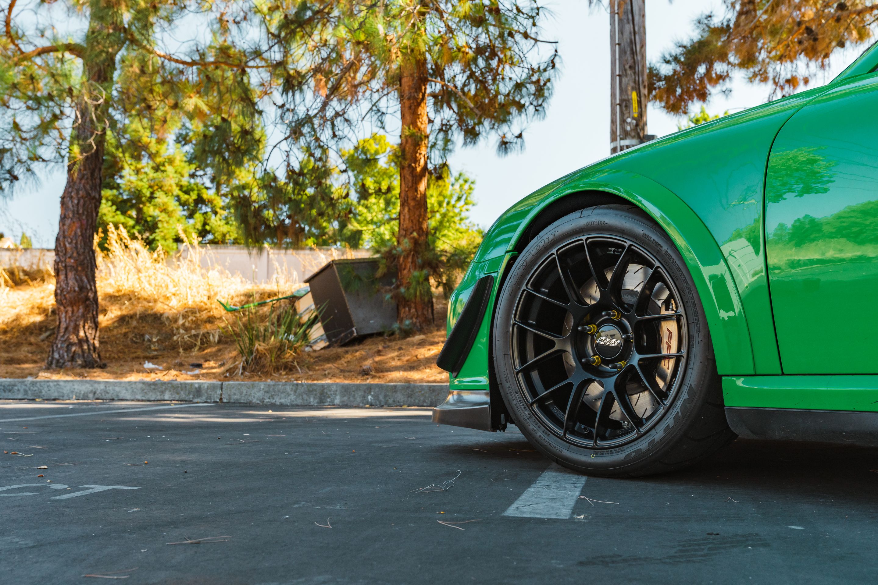 Green Porsche 911 997 GT3 RS with 18" EC-7RS Apex wheels in Satin Black