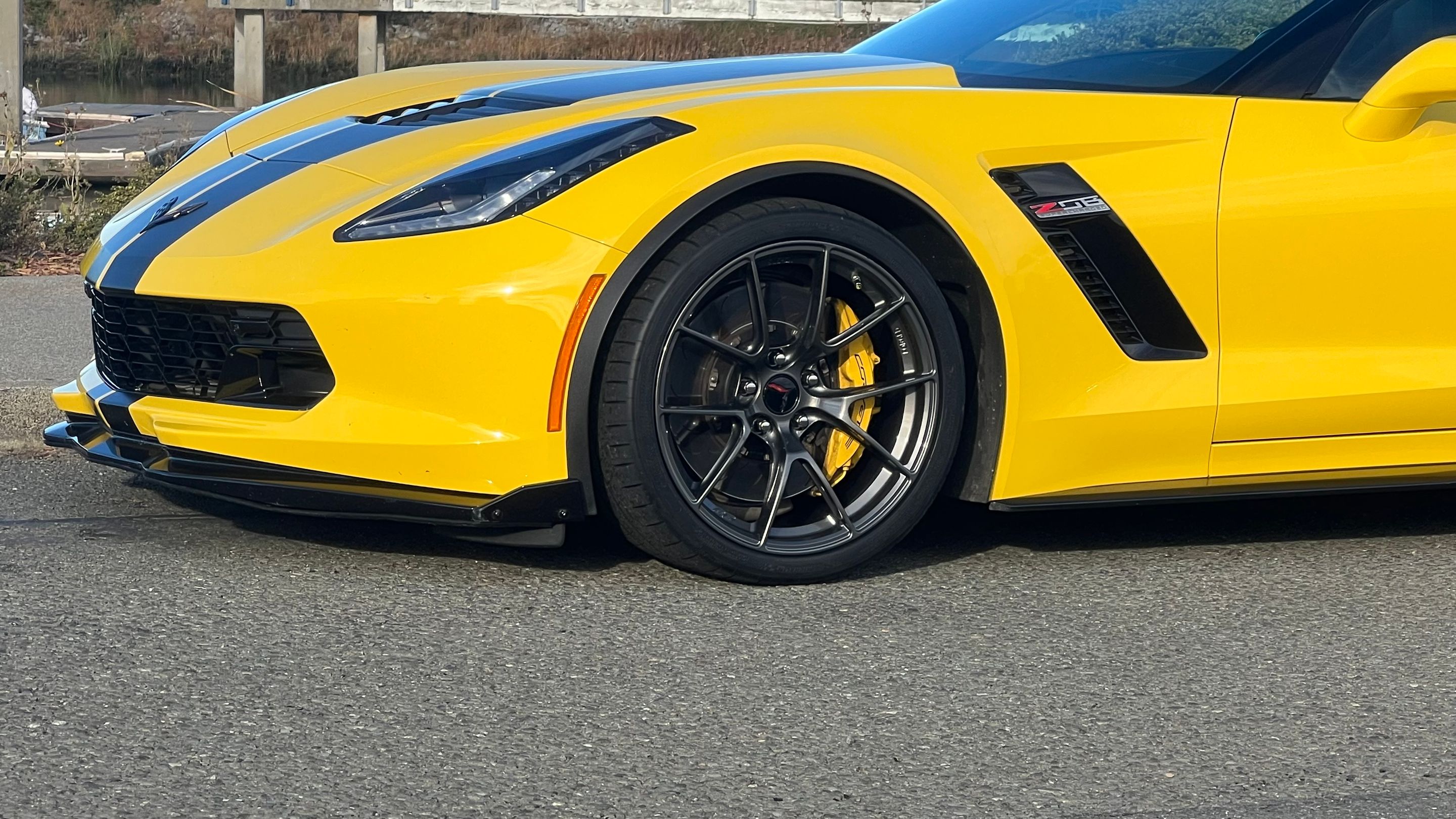 Yellow Chevrolet C7 Corvette Z06 with 19"/20" VS-5RS Apex wheels in Anthracite