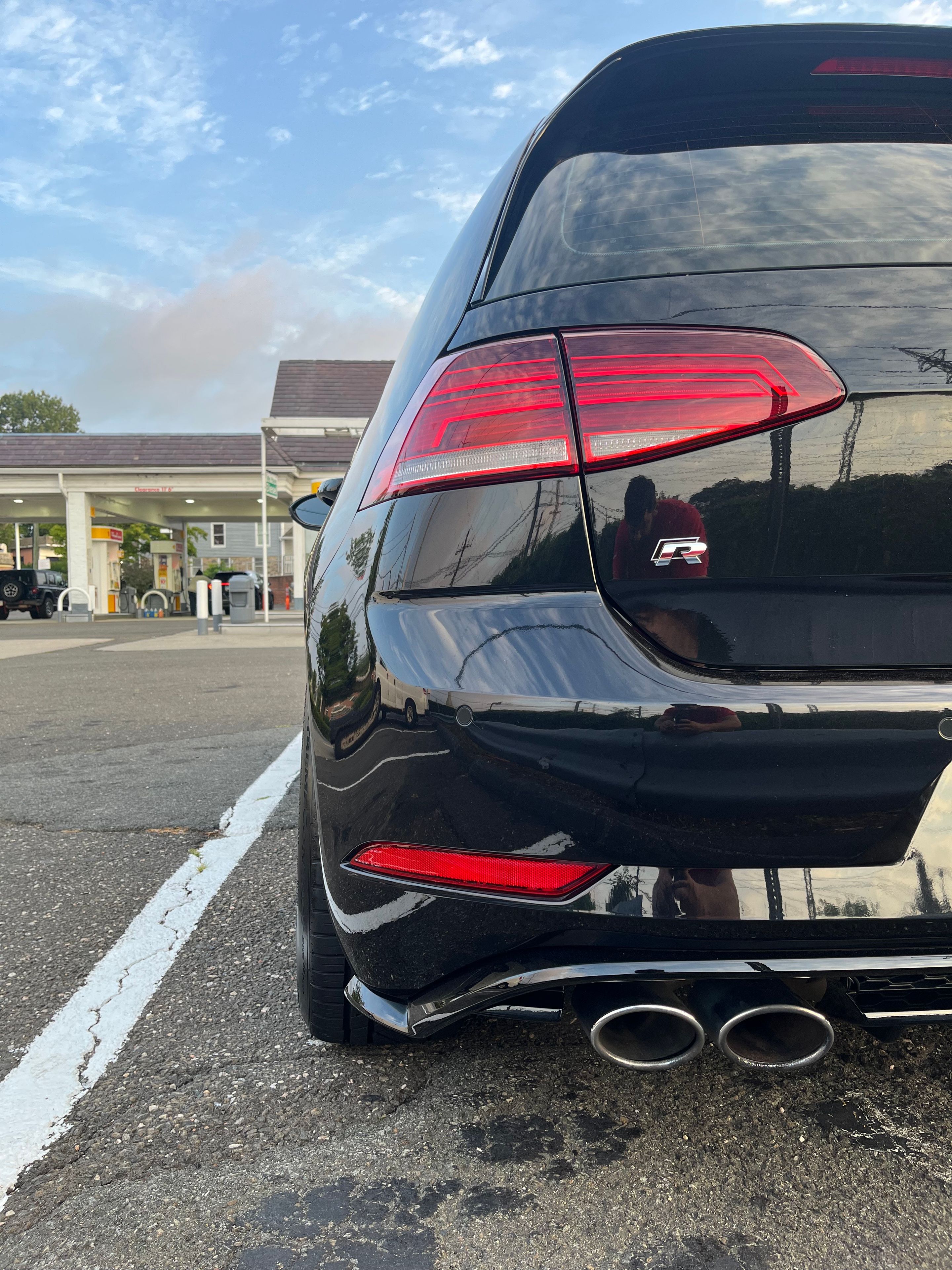 Black VW MK7 Golf R with 18" SM-10 Apex wheels in Anthracite