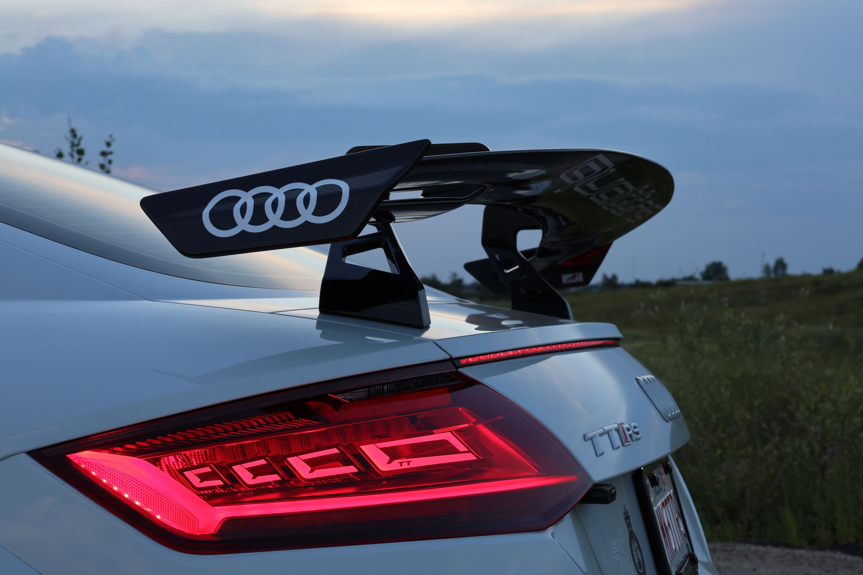 White Audi FV/8S TT RS with 18" SM-10RS Apex wheels in Motorsport Gold