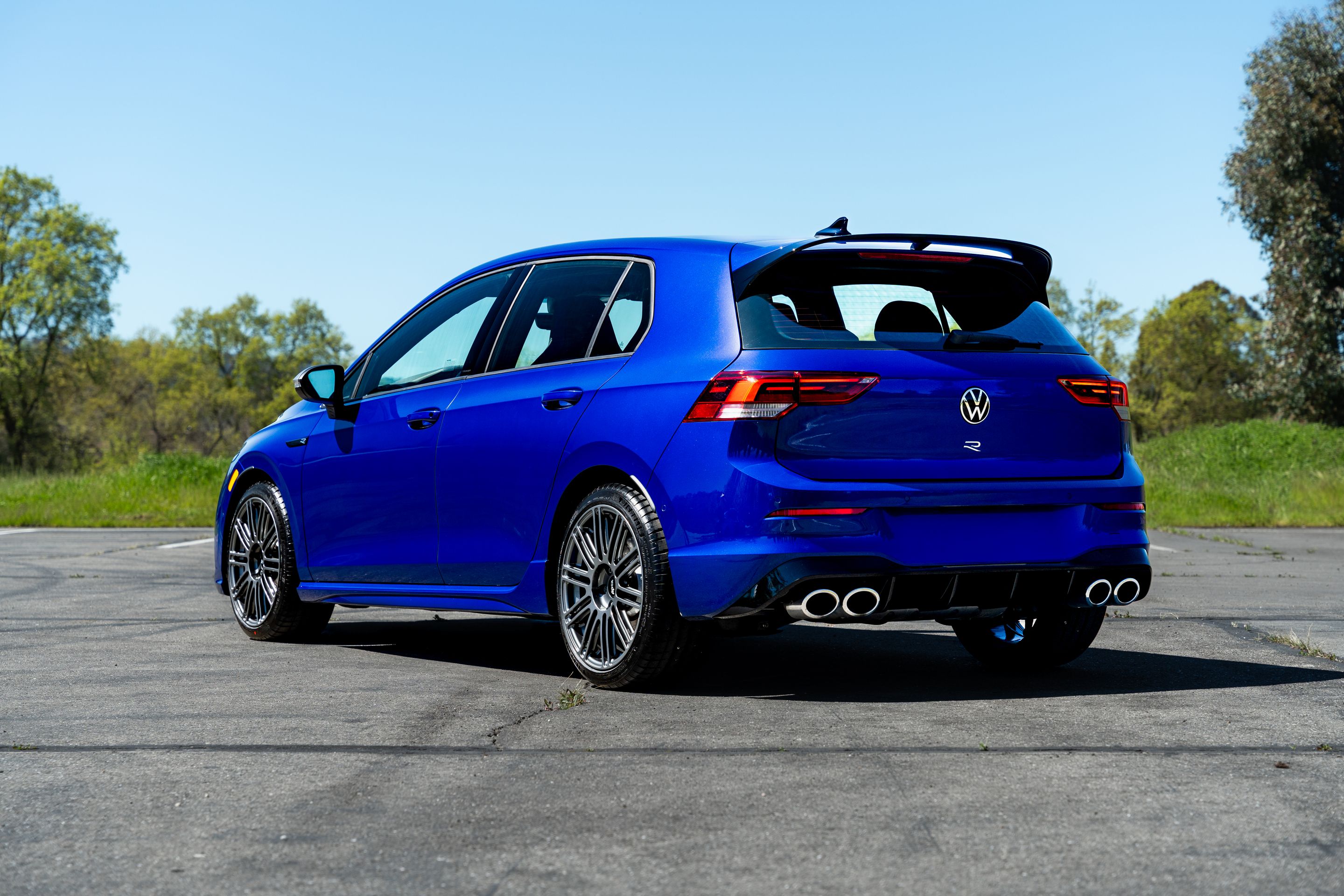 Blue VW MK8 Golf R with 18" TC-10RT Apex wheels in Anthracite