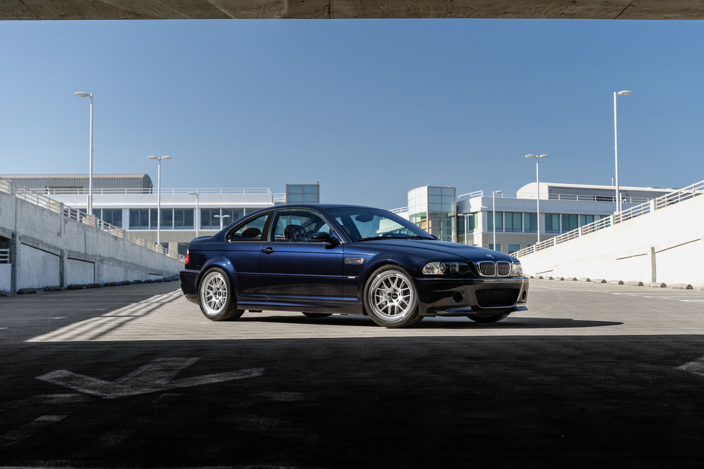 Black BMW E46 M3 with 18" ML-7RT Apex wheels in Machined Lip Race Silver