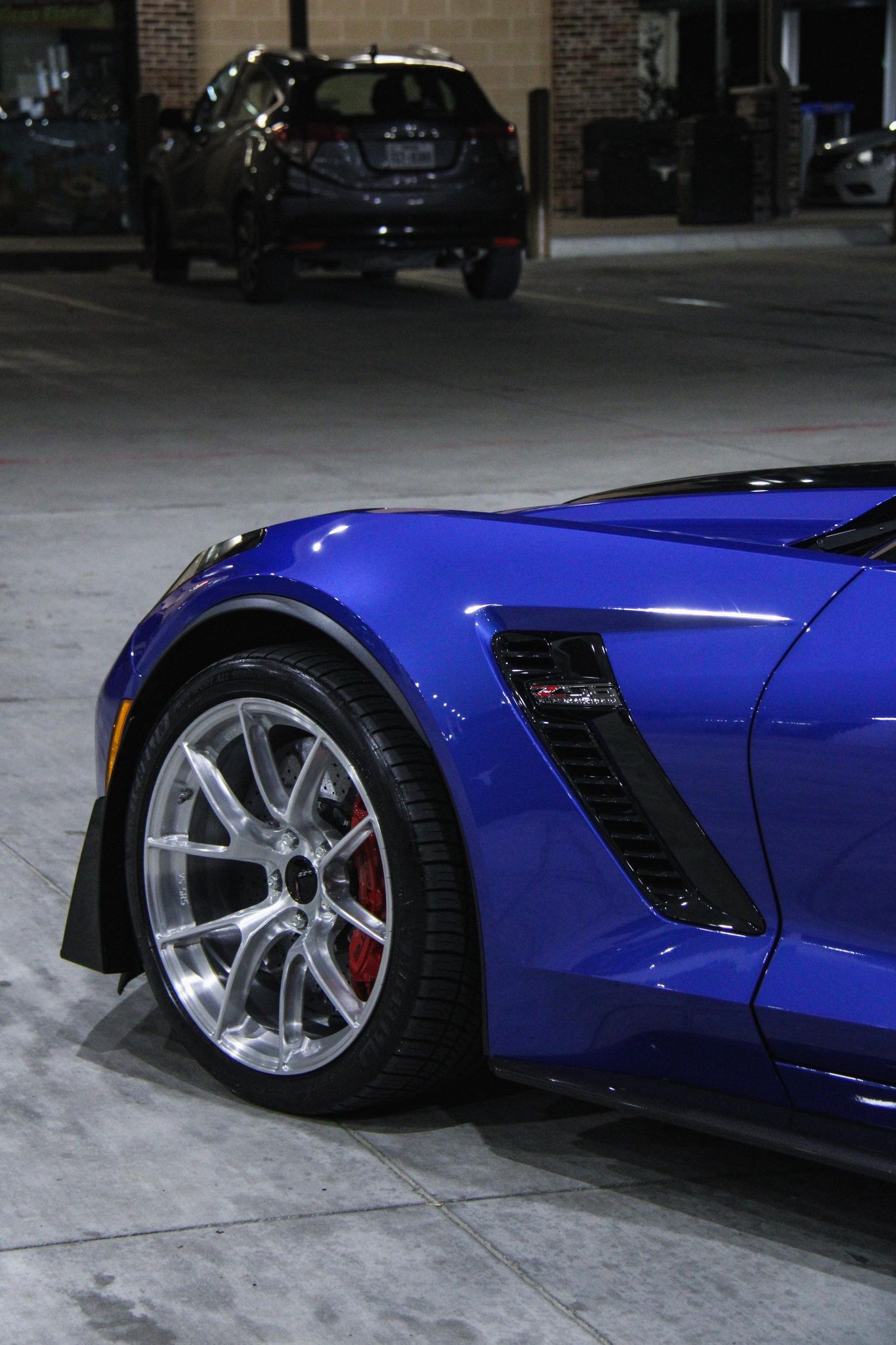 Blue Chevrolet C7 Corvette Z06 with 19"/20" VS-5RS Apex wheels in Brushed Clear