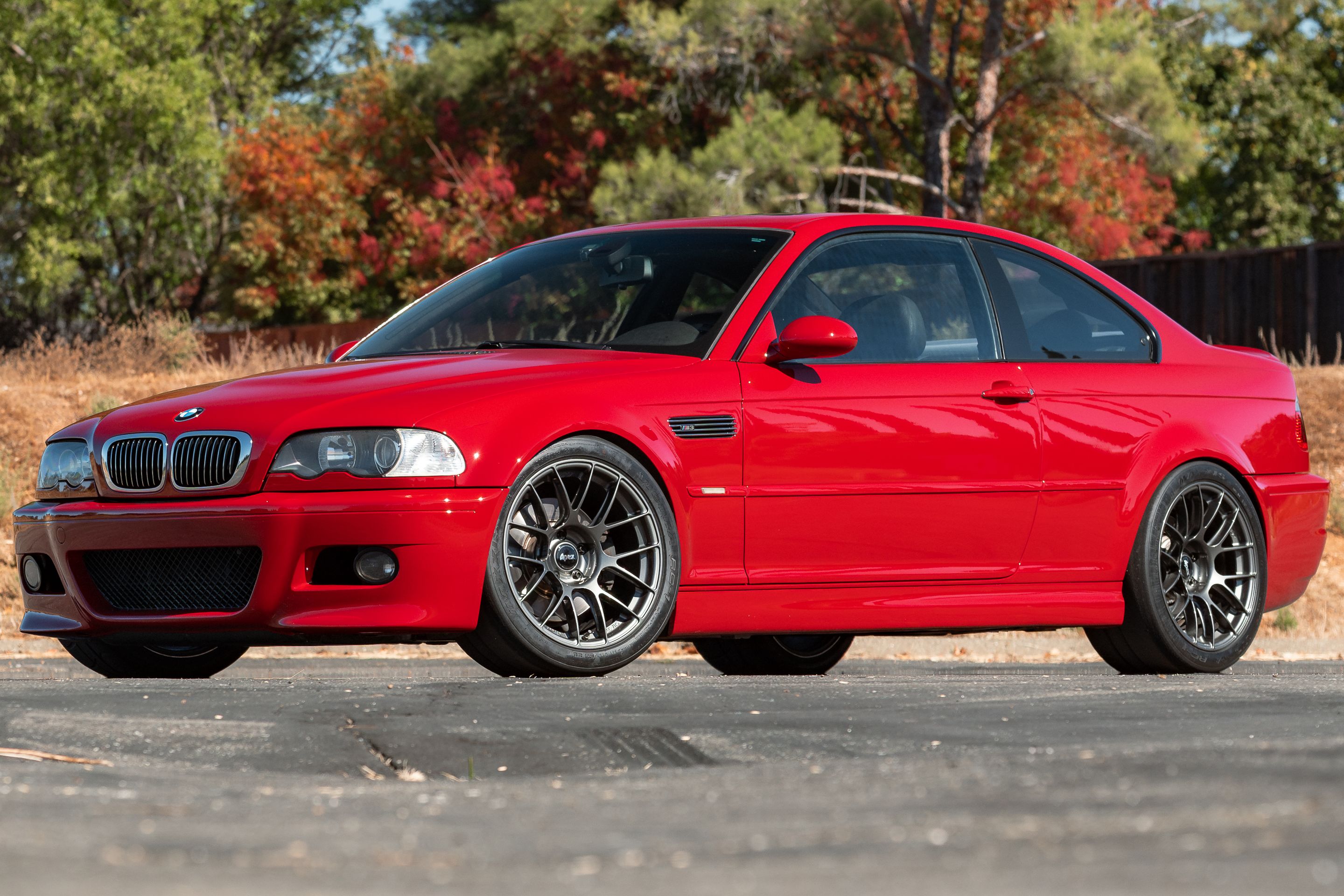 Red BMW E46 M3 with 18" EC-7RS Apex wheels in Anthracite