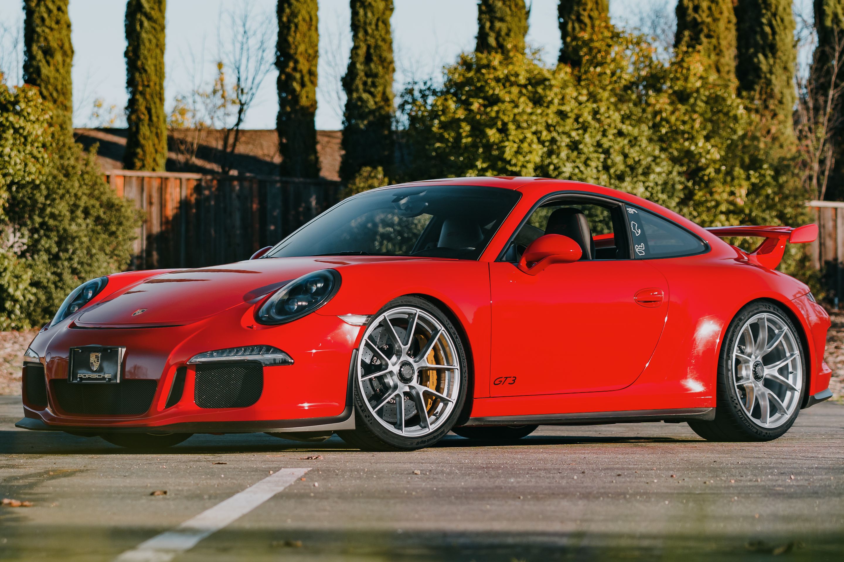 Red Porsche 911 991.1 GT3 with 20" VS-5RS Apex wheels in Brushed Clear