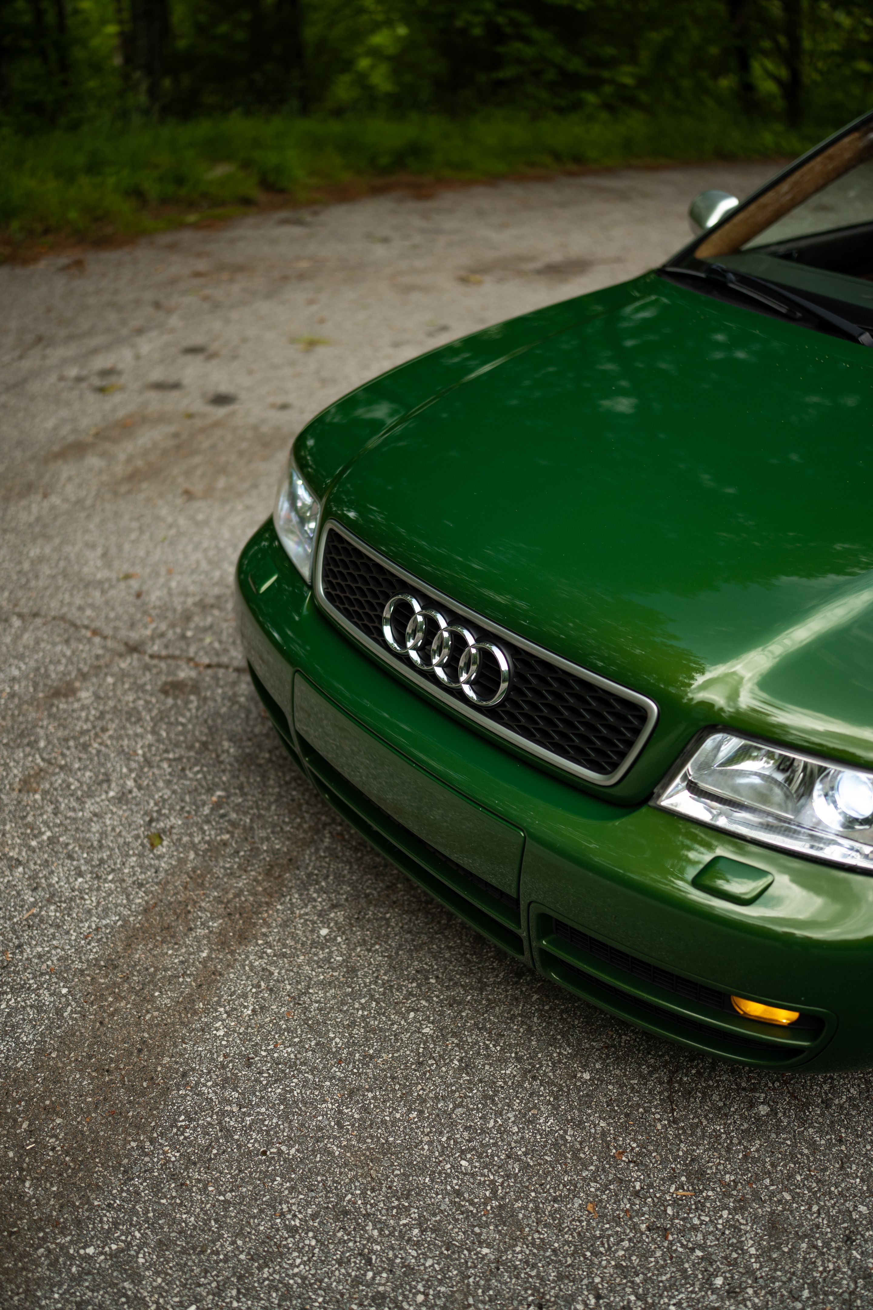 Green Audi B5 S4 Avant/Wagon with 18" ML-10RT Apex wheels in Machined Lip Gloss Motorsport Gold