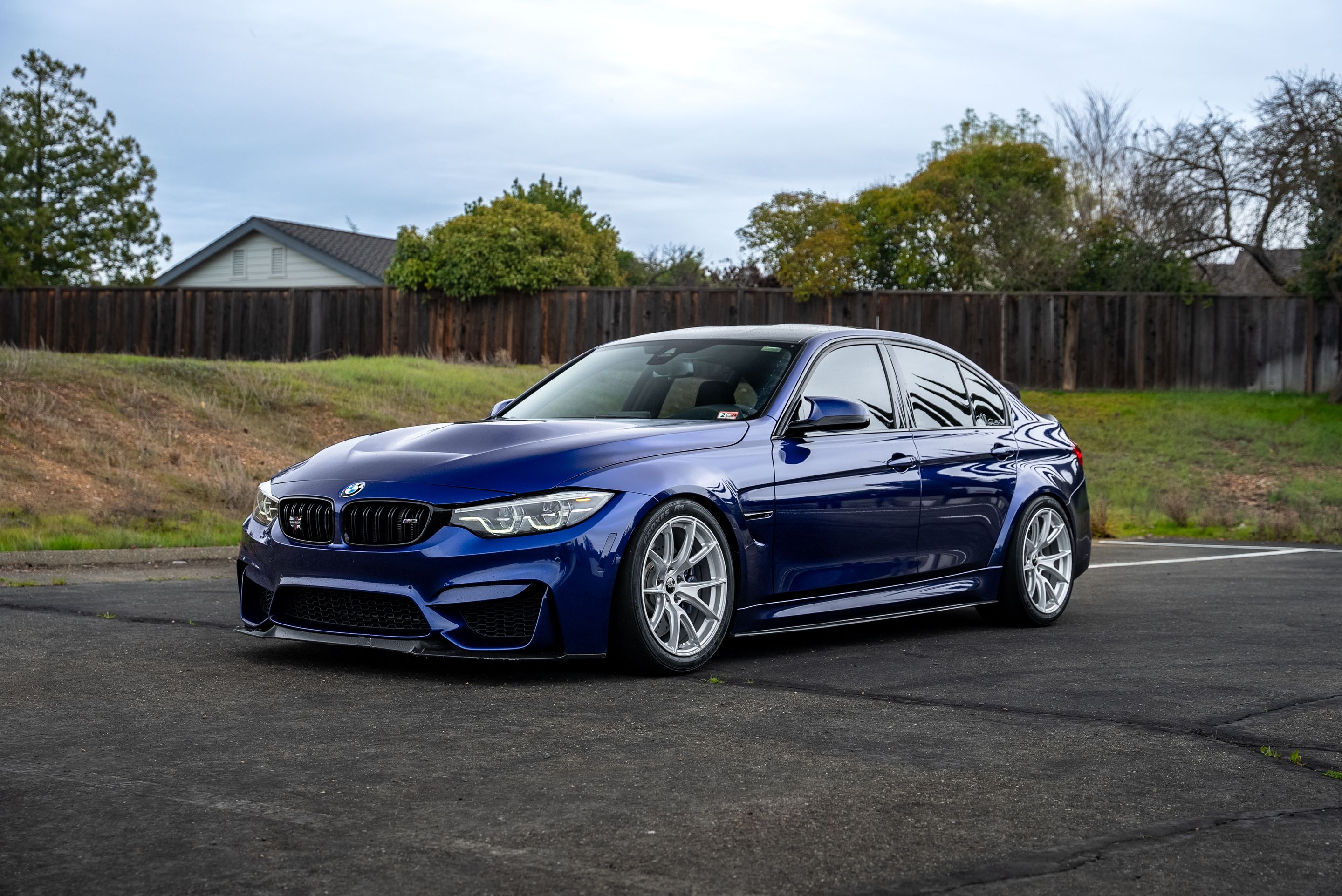Blue BMW F80 M3 with 18" VS-5 Apex wheels in Race Silver