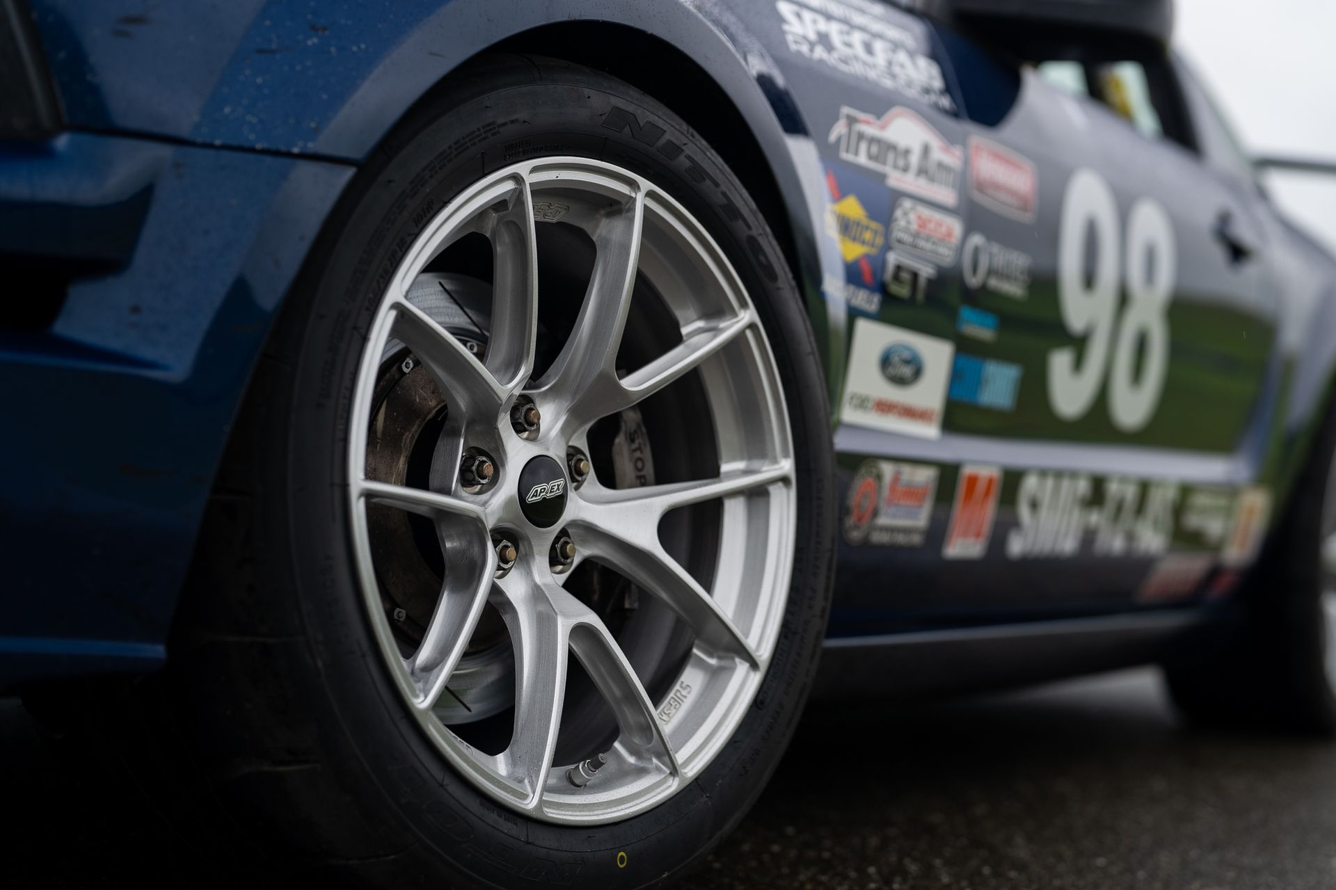 Ford S197 Mustang GT with 18