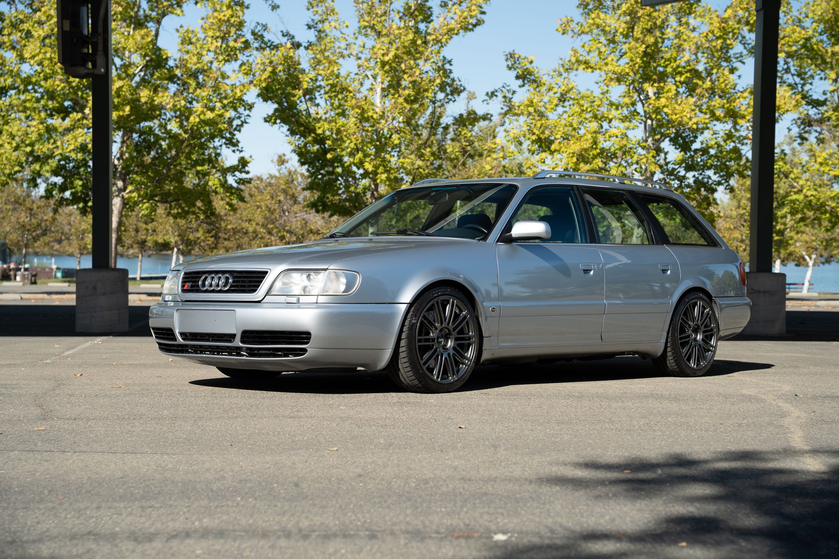 Silver Audi C4 S6 Avant/Wagon with 18" TC-10RT Apex wheels in Anthracite