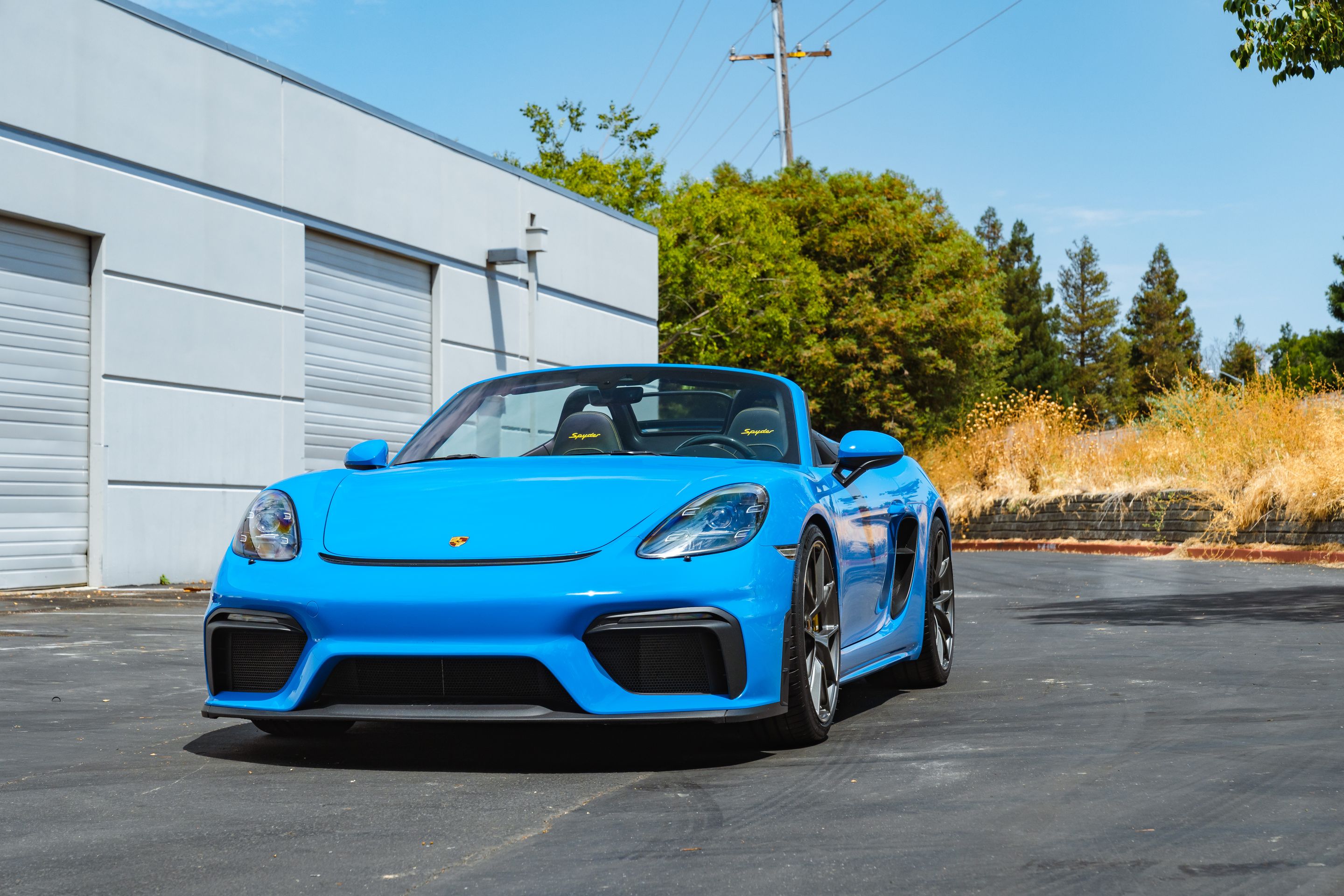 Blue Porsche 718 Spyder with 20" VS-5RS Apex wheels in Anthracite