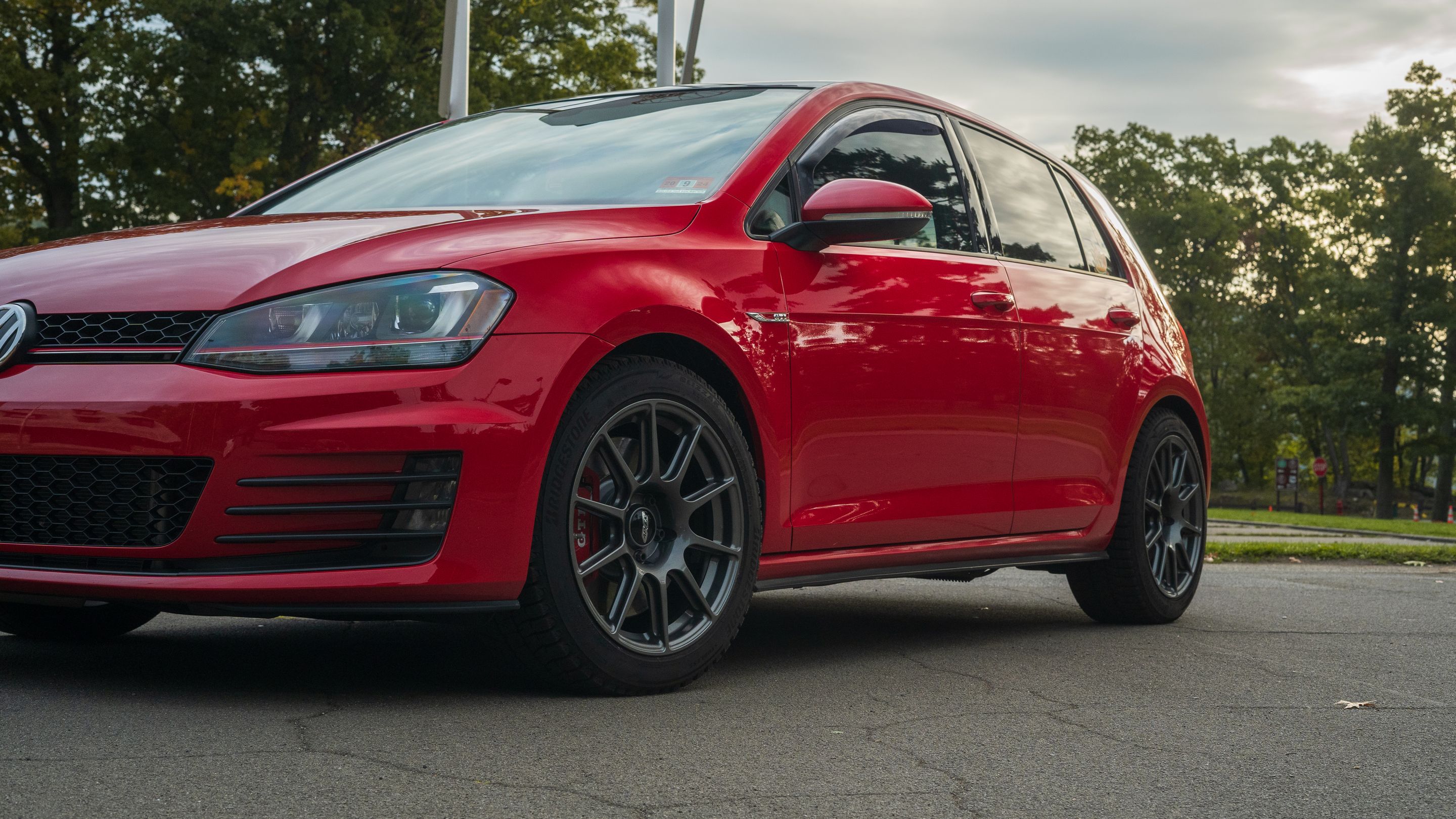 Red VW MK7 GTI with 17" SM-10 Apex wheels in Anthracite
