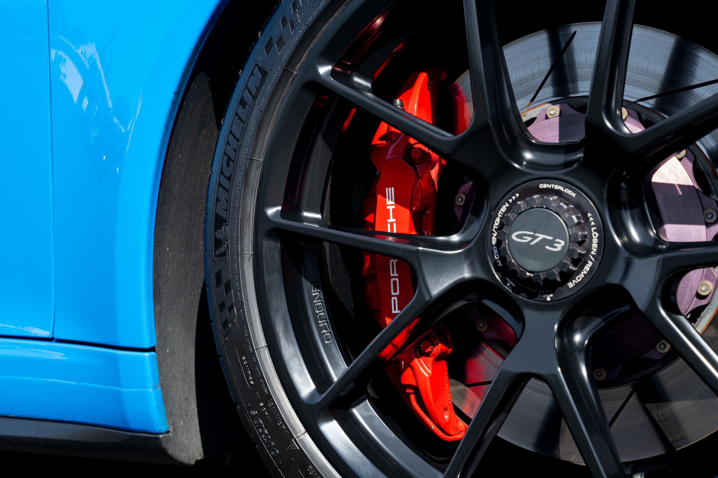 Blue Porsche 911 991.2 GT3 with 19" VS-5RE Apex wheels in Satin Black