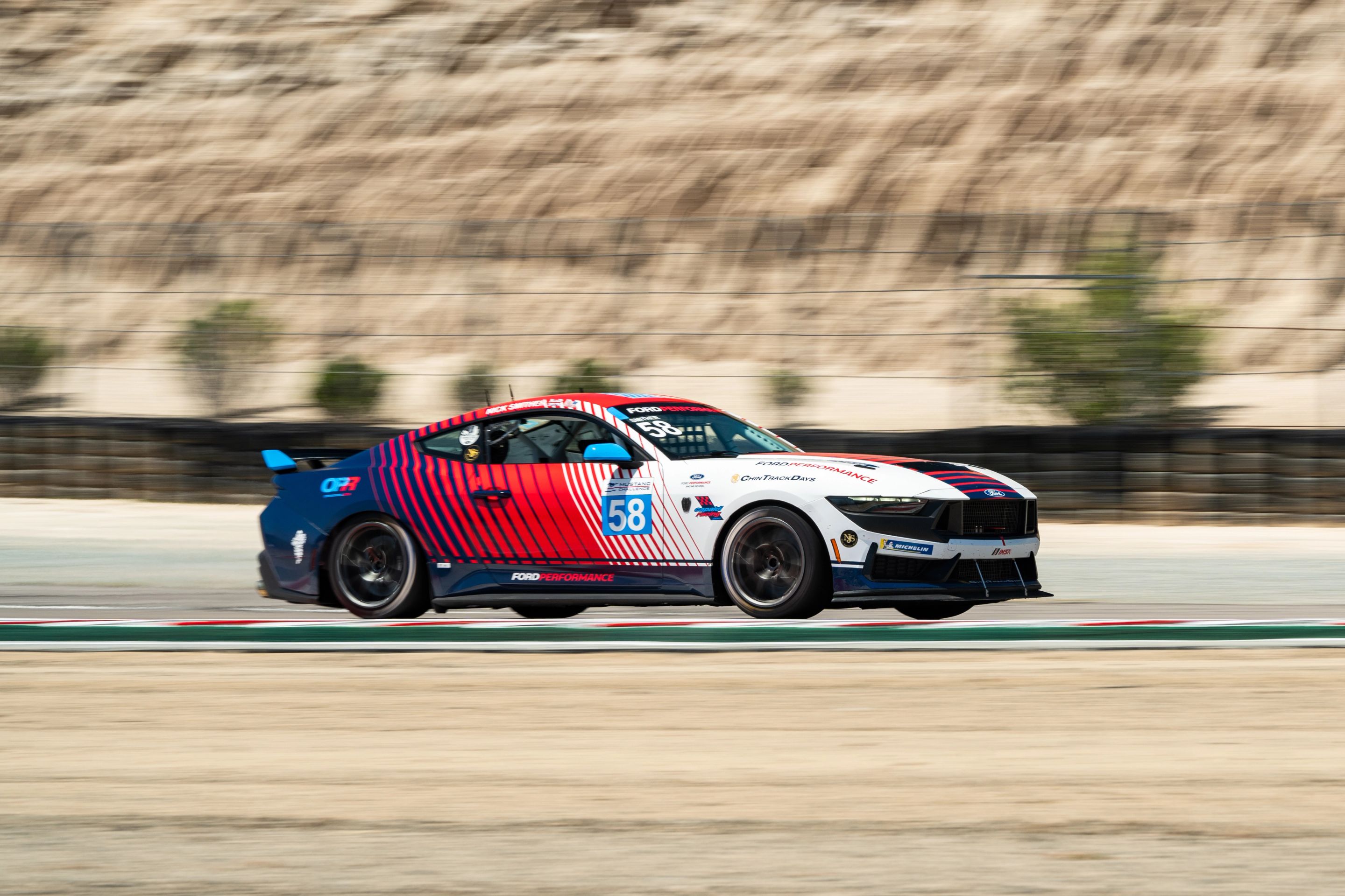 White Ford Performance Mustang Dark Horse R with 18" VS-5RE Apex wheels in Anthracite