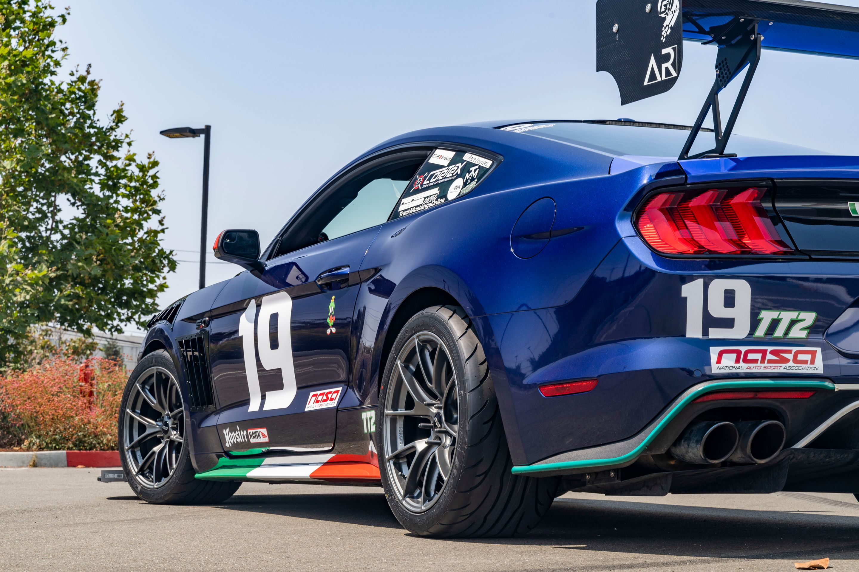 Blue Ford S550 Mustang GT with 18" VS-5RS Apex wheels in Anthracite