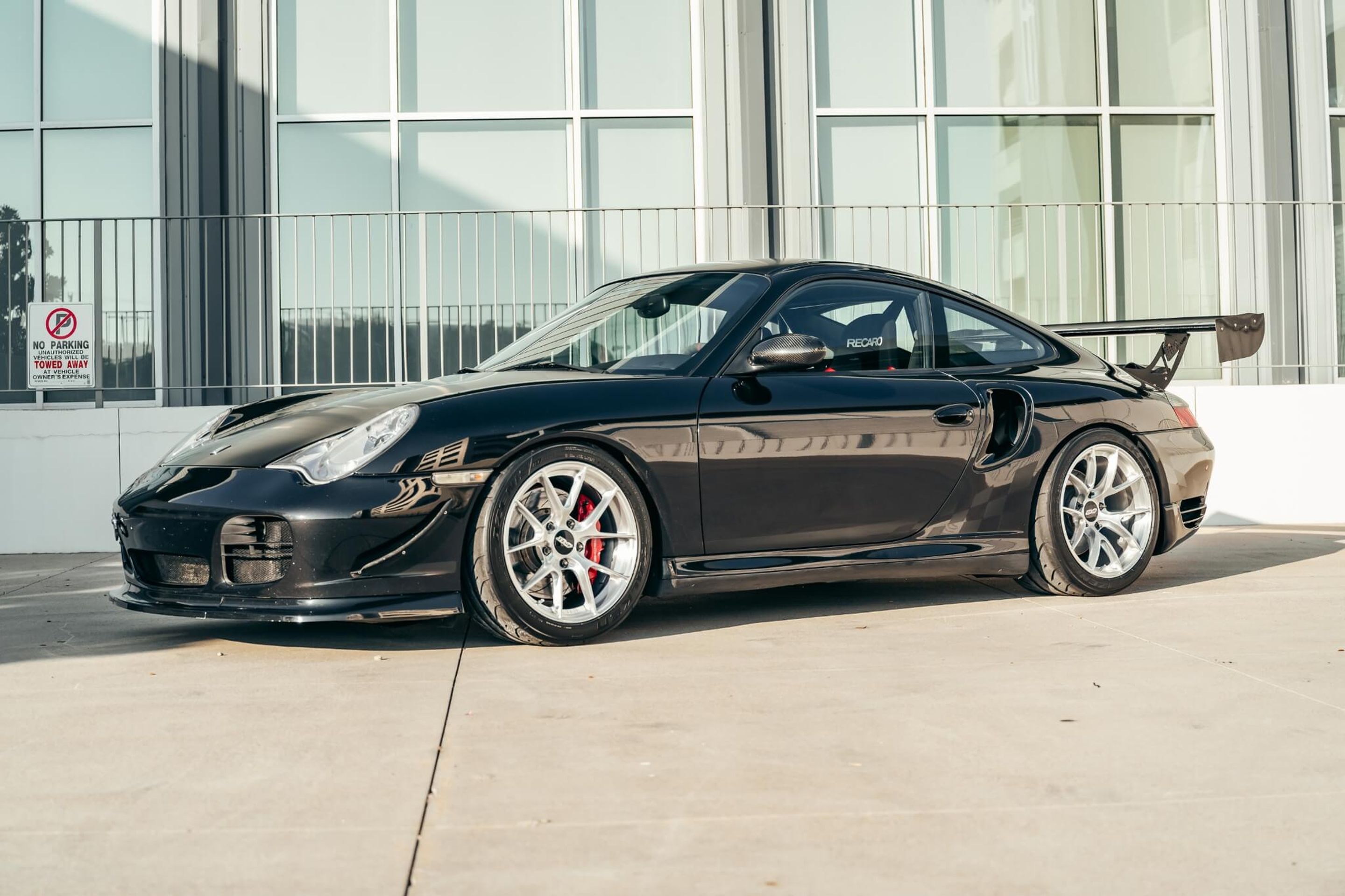 Black Porsche 911 996 Turbo with 18" VS-5RS Apex wheels in Brushed Clear