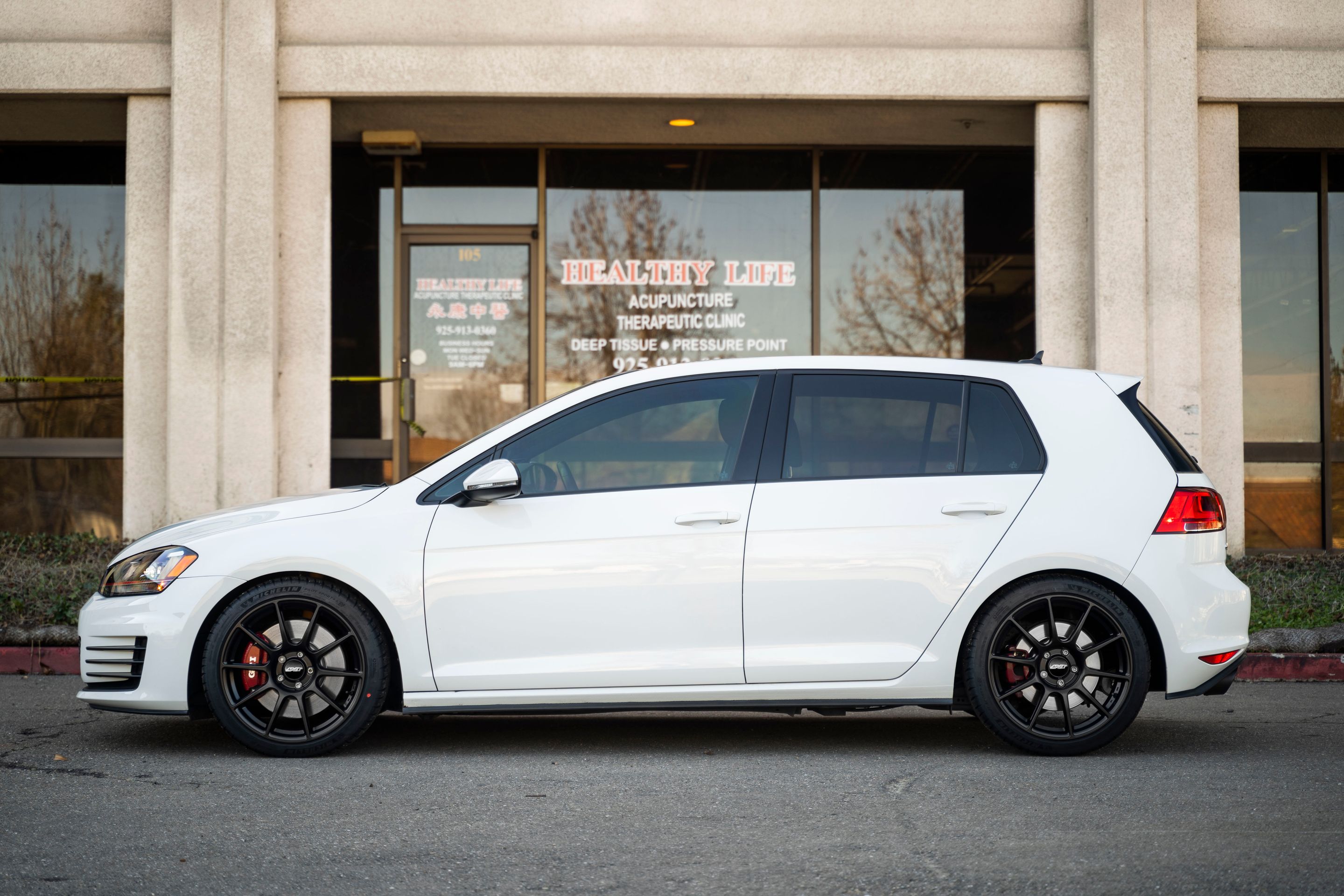White VW MK7 GTI with 18" SM-10 Apex wheels in Satin Black